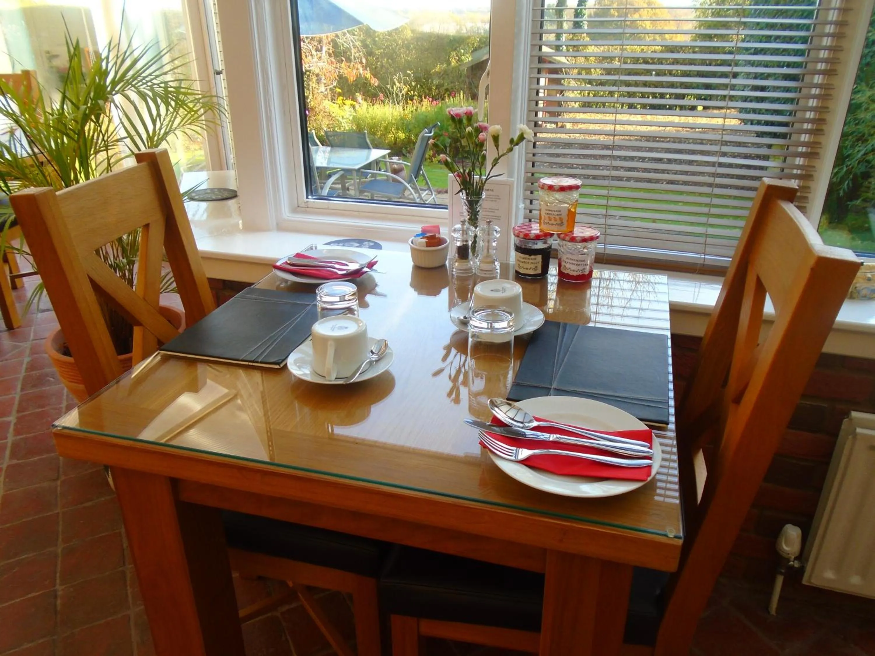 Dining area in Trumbles Gatwick B&B