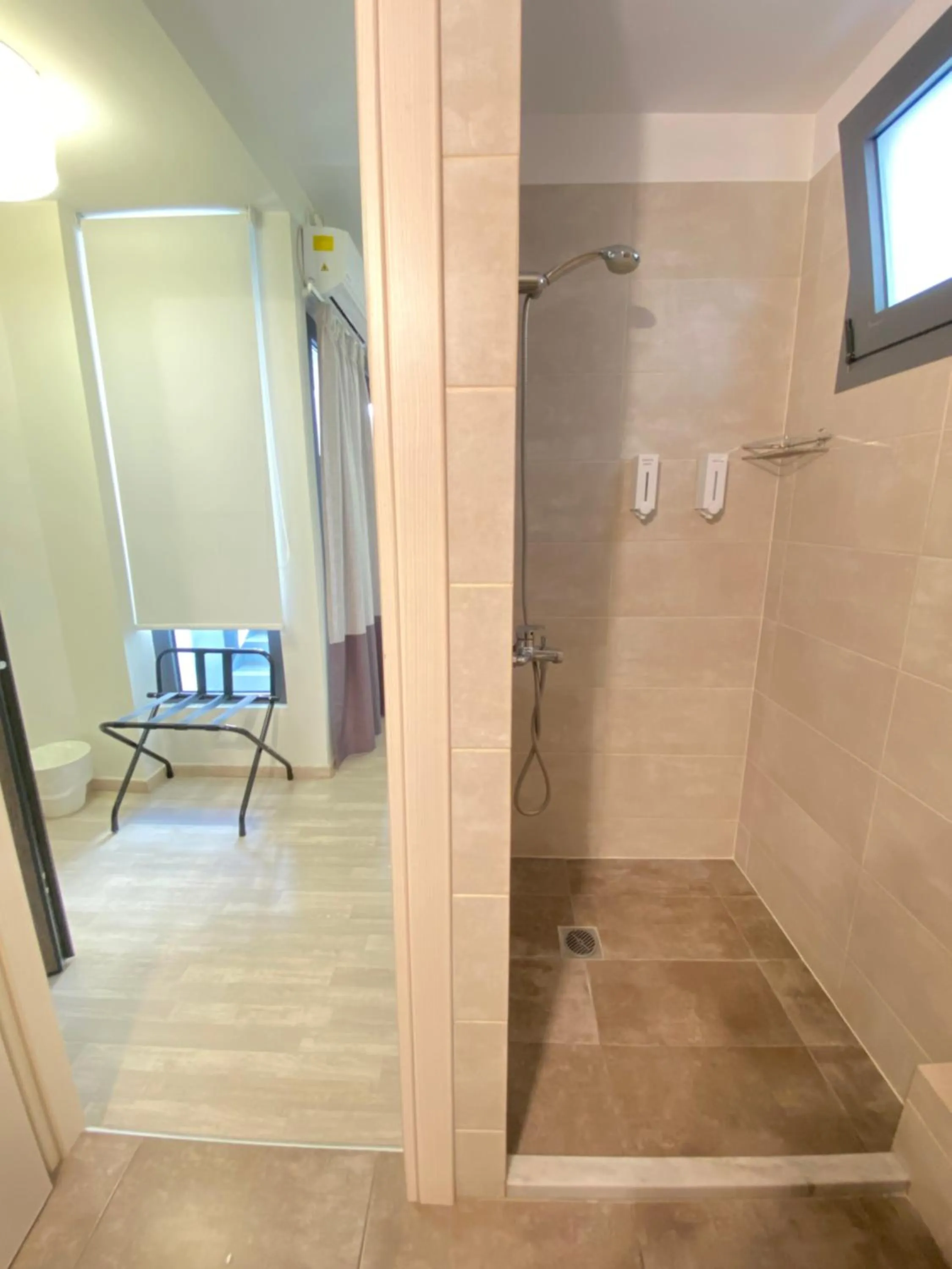 Shower in Tins Hotel City - Athens