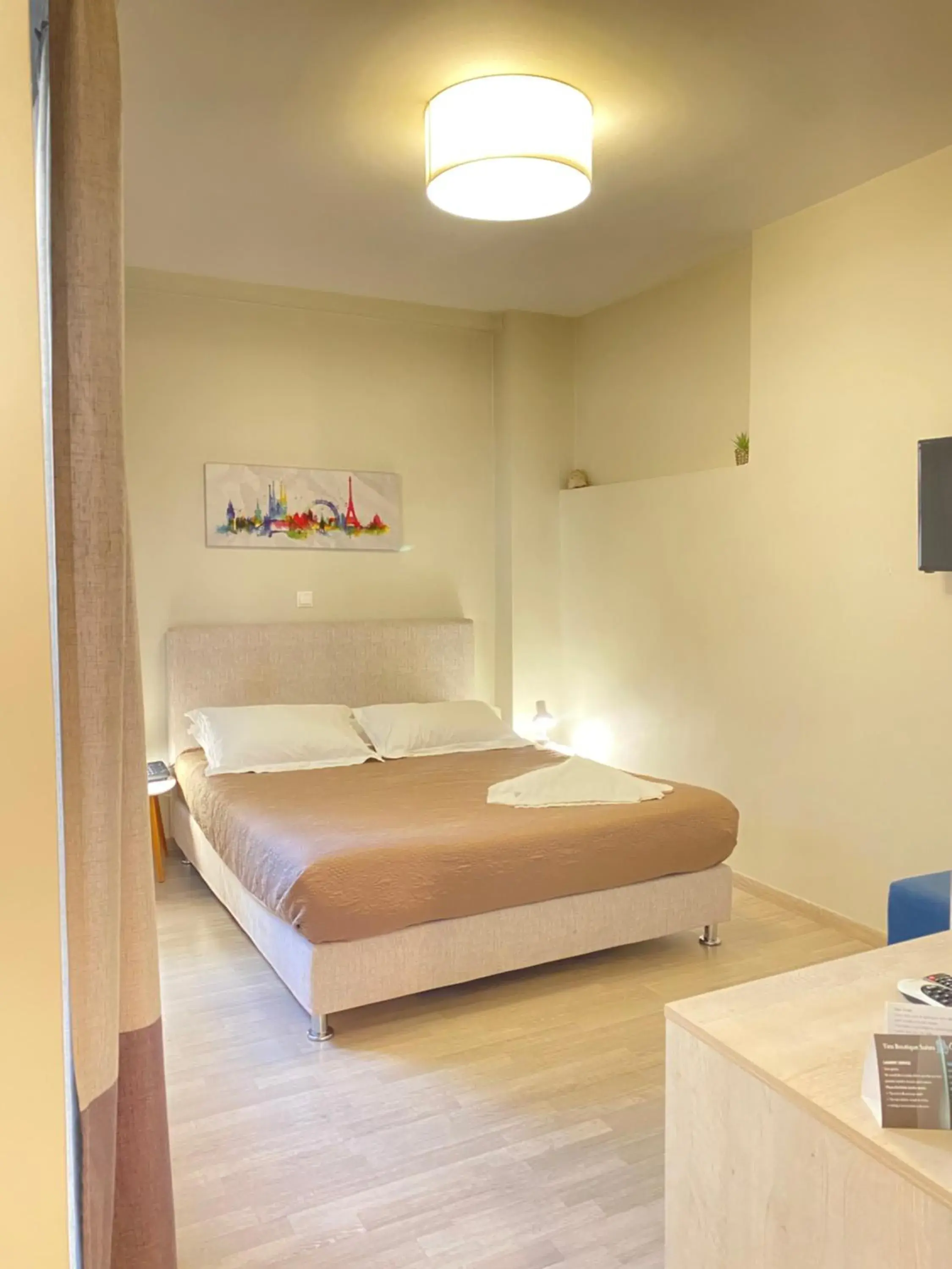 Double Room in Tins Hotel City - Athens Double Room in Tins Hotel City - Athens