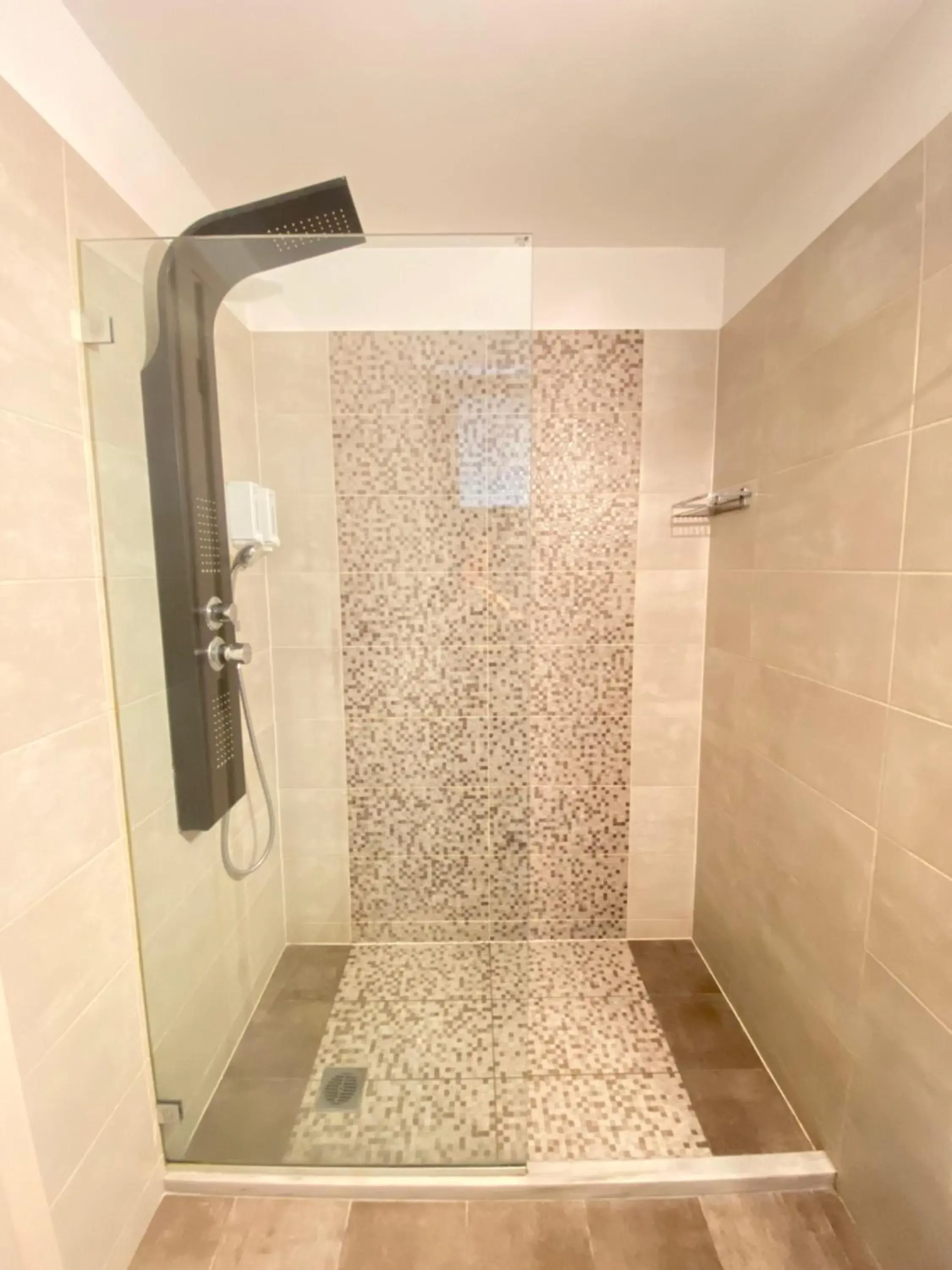 Shower in Tins Athens Shower in Tins Athens