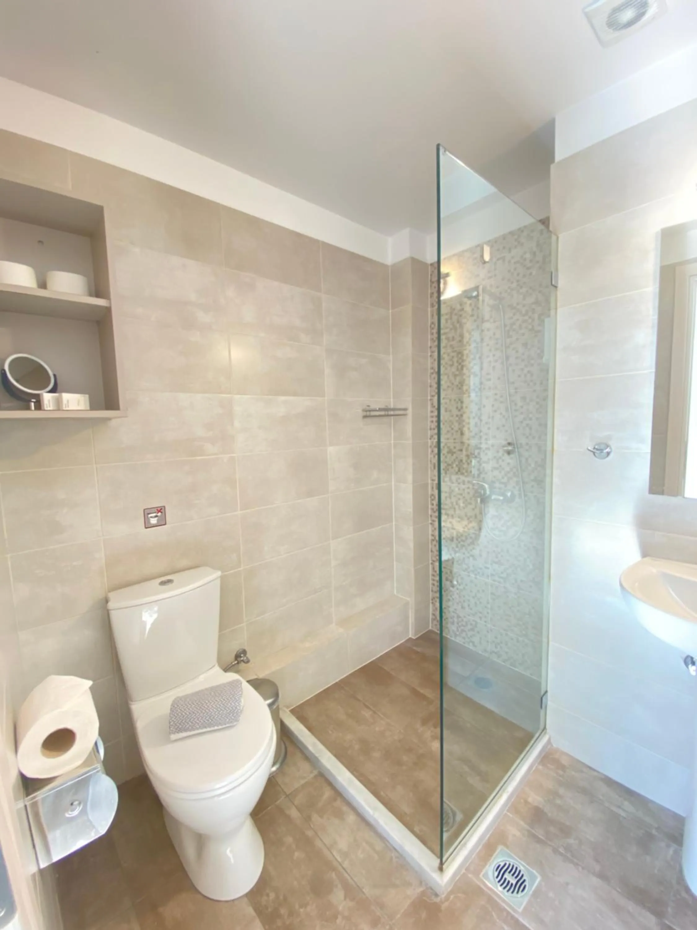 Bathroom in Tins Hotel City - Athens