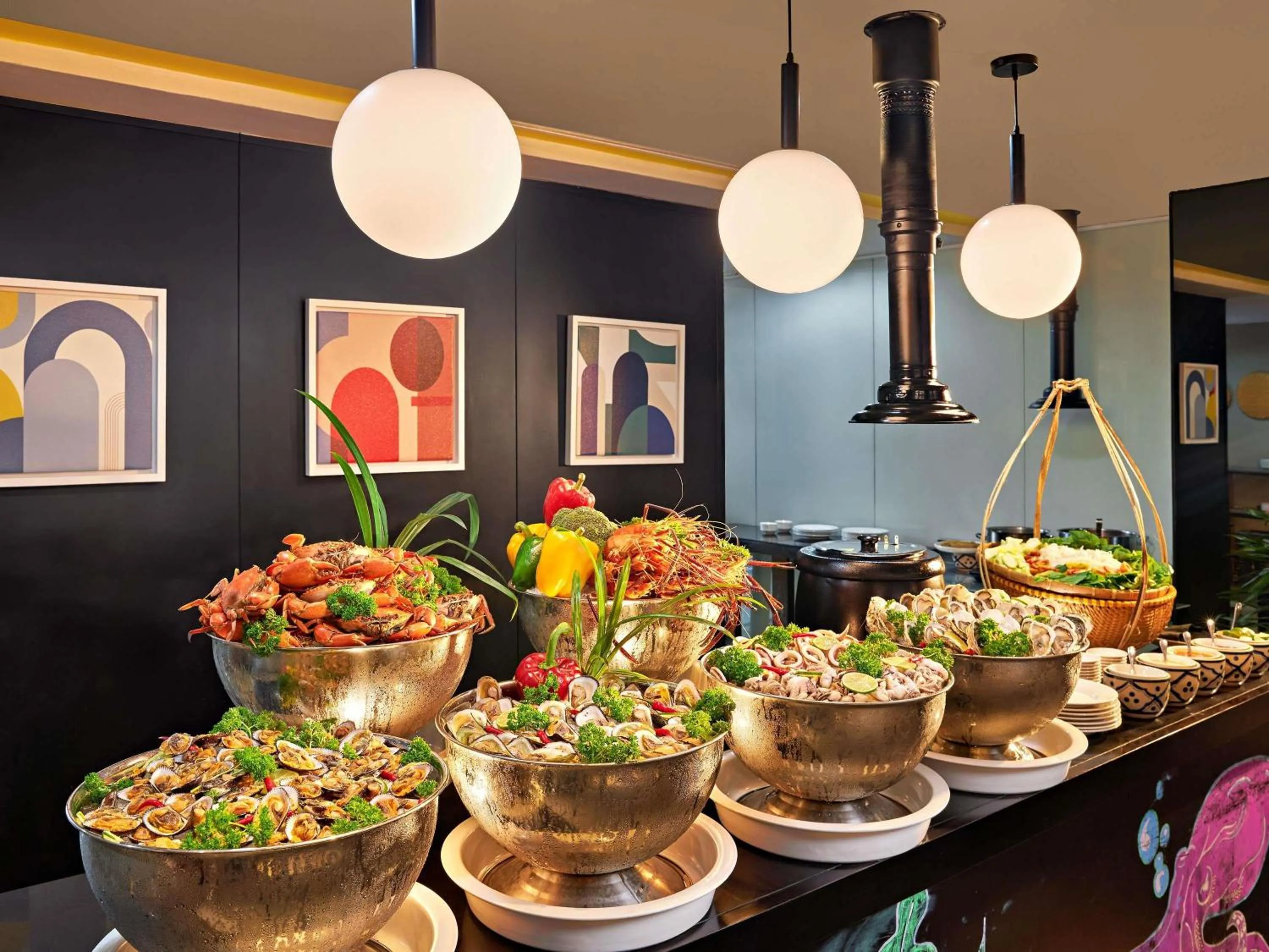 Restaurant/places to eat in Novotel Living Saigon South