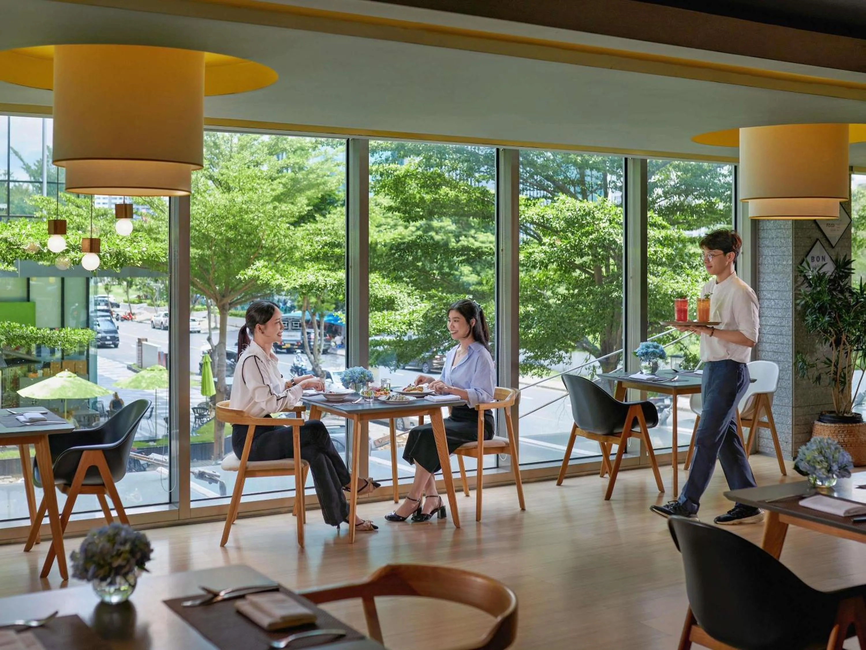 Restaurant/places to eat in Novotel Living Saigon South