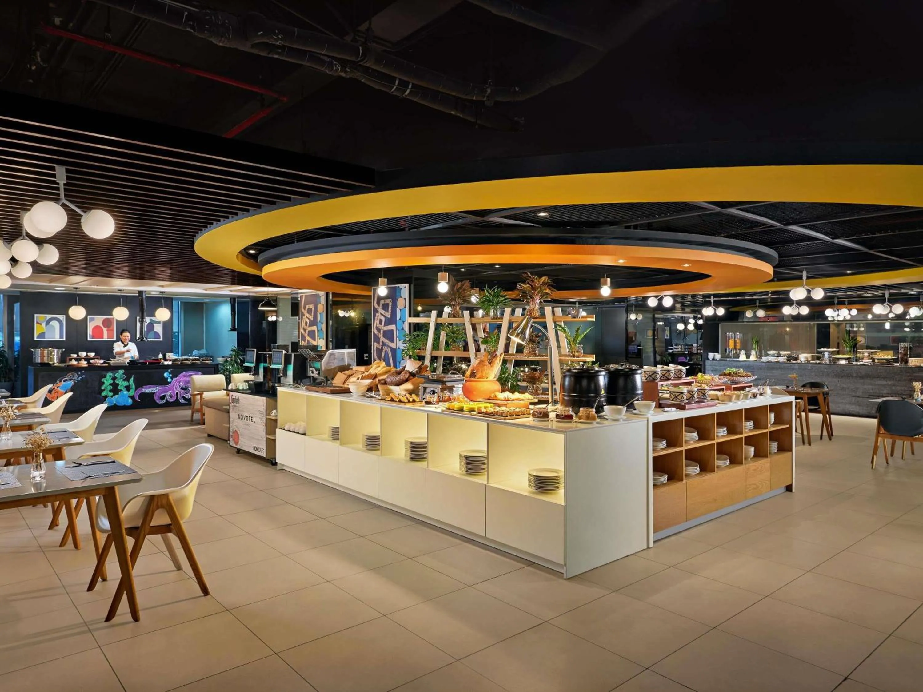 Restaurant/places to eat in Novotel Living Saigon South