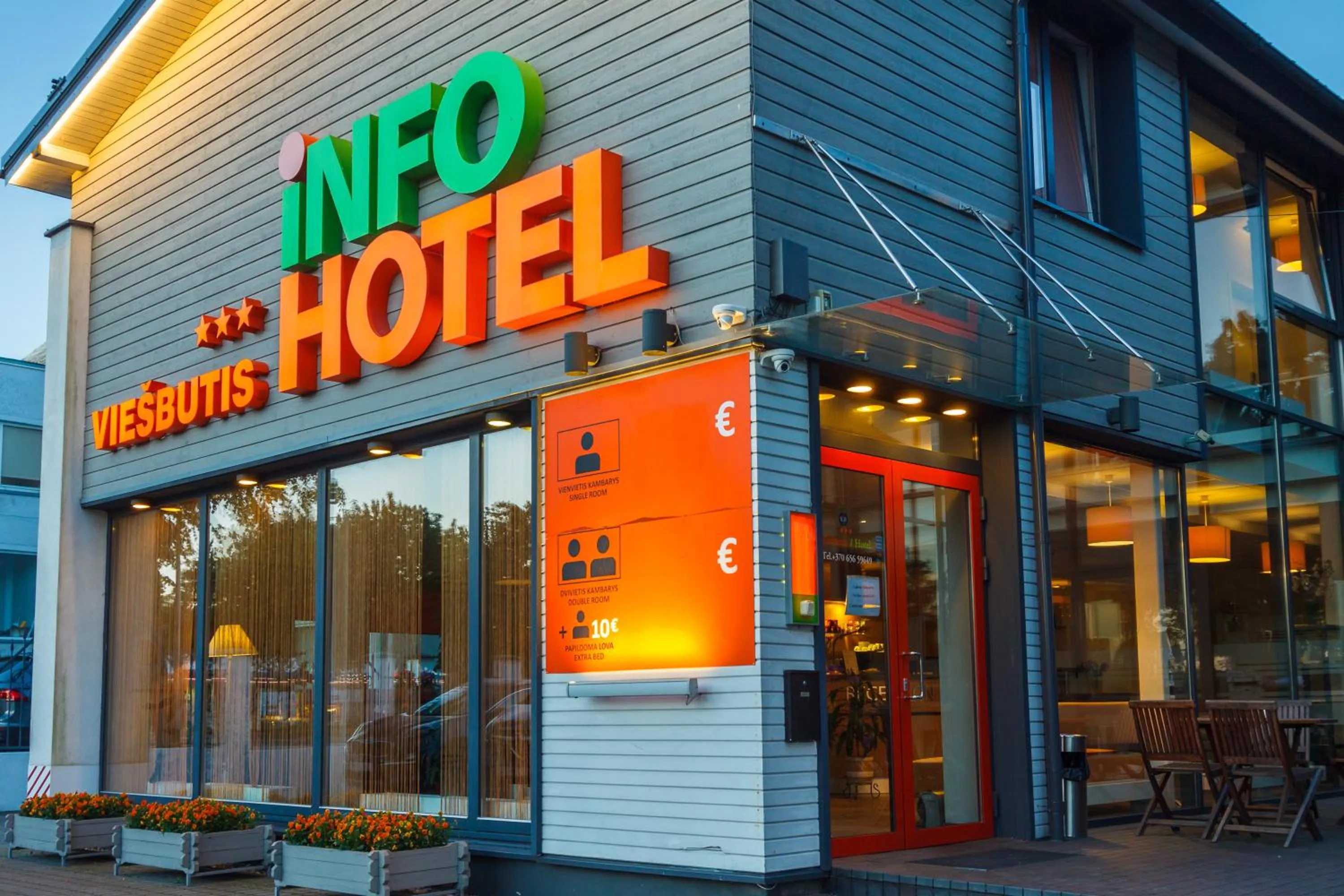 Facade/entrance in Info Hotel