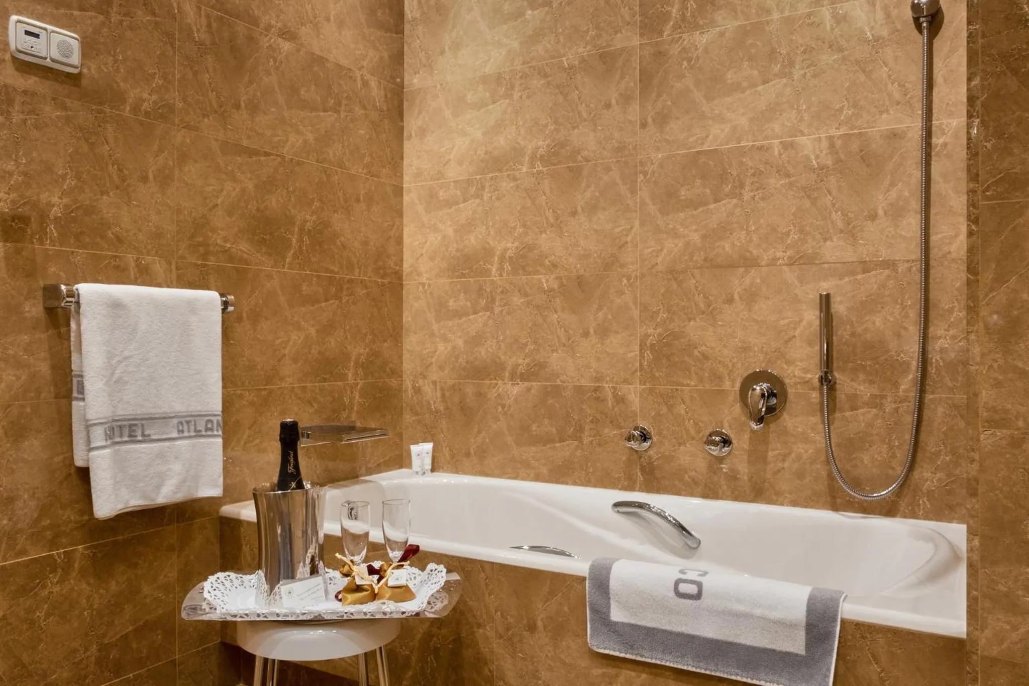 Bathroom in Hotel Atlántico