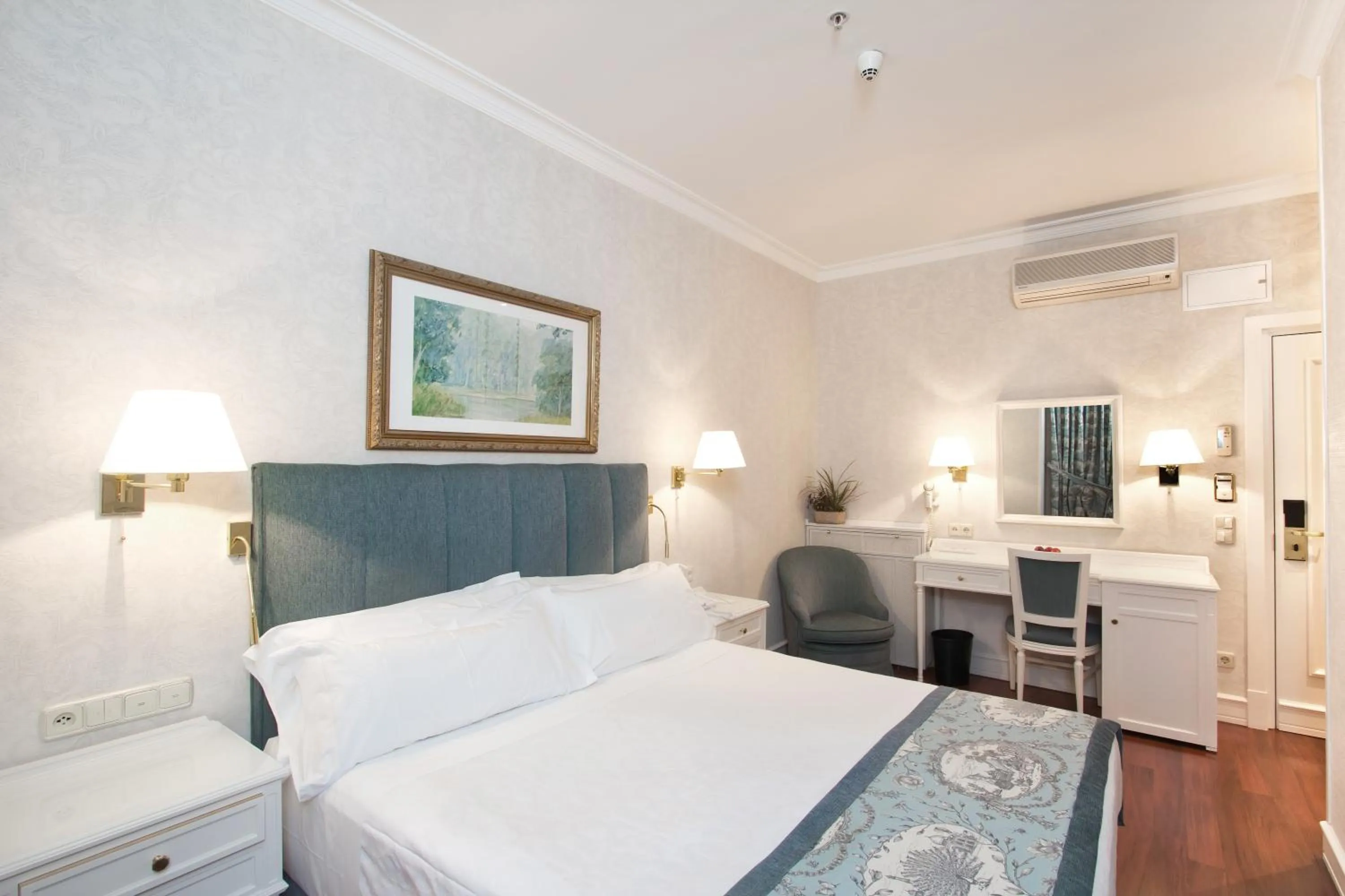 Bedroom, Bed in Hotel Atlántico