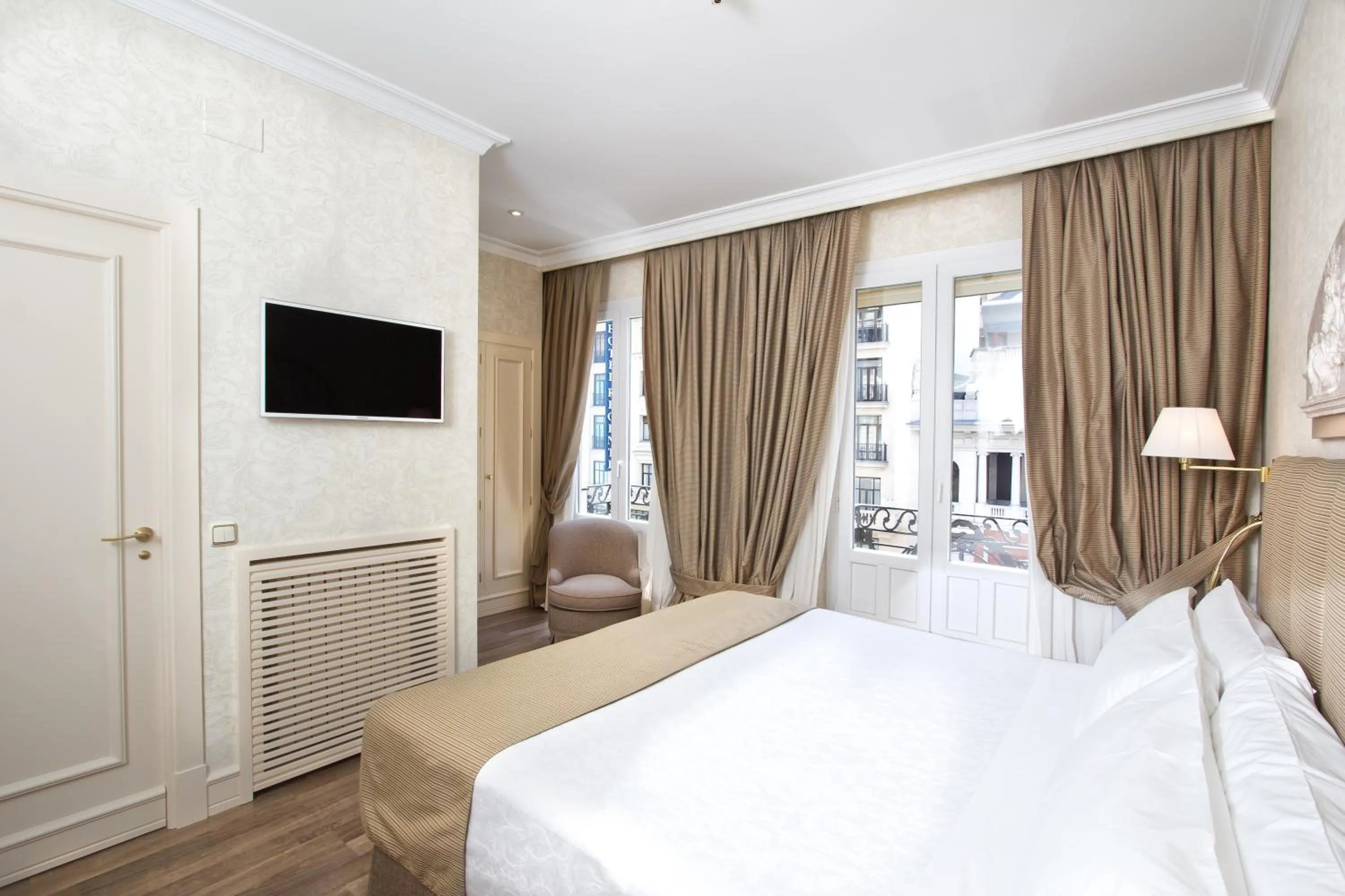 TV and multimedia, Bed in Hotel Atlántico