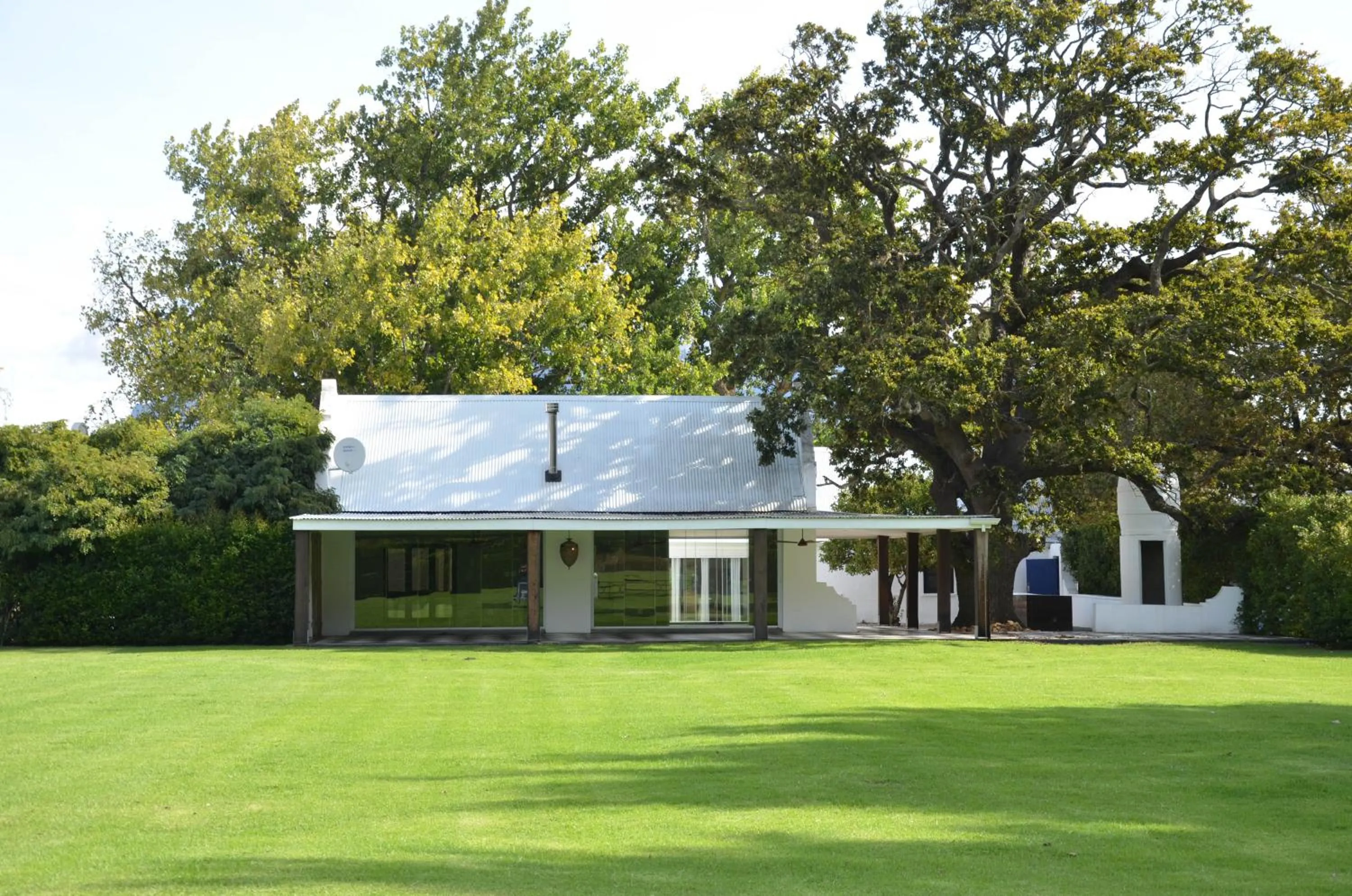Property building in La Paris Estate