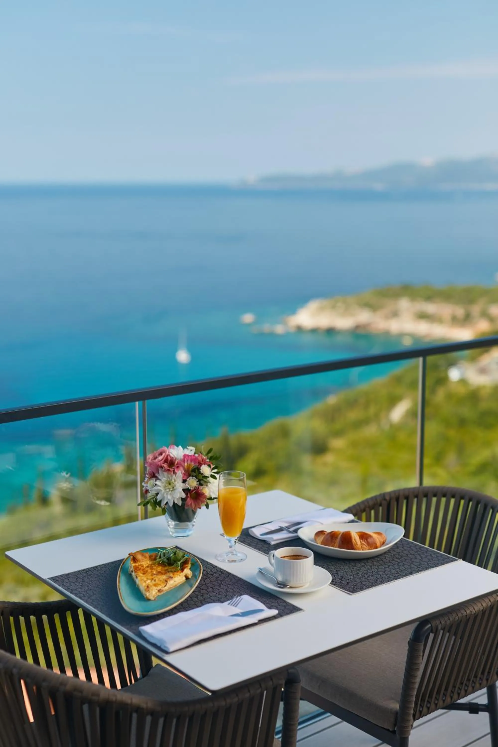 Restaurant/places to eat in ĀNANTI Resort, Residences & Beach Club - The Leading Hotels of the World