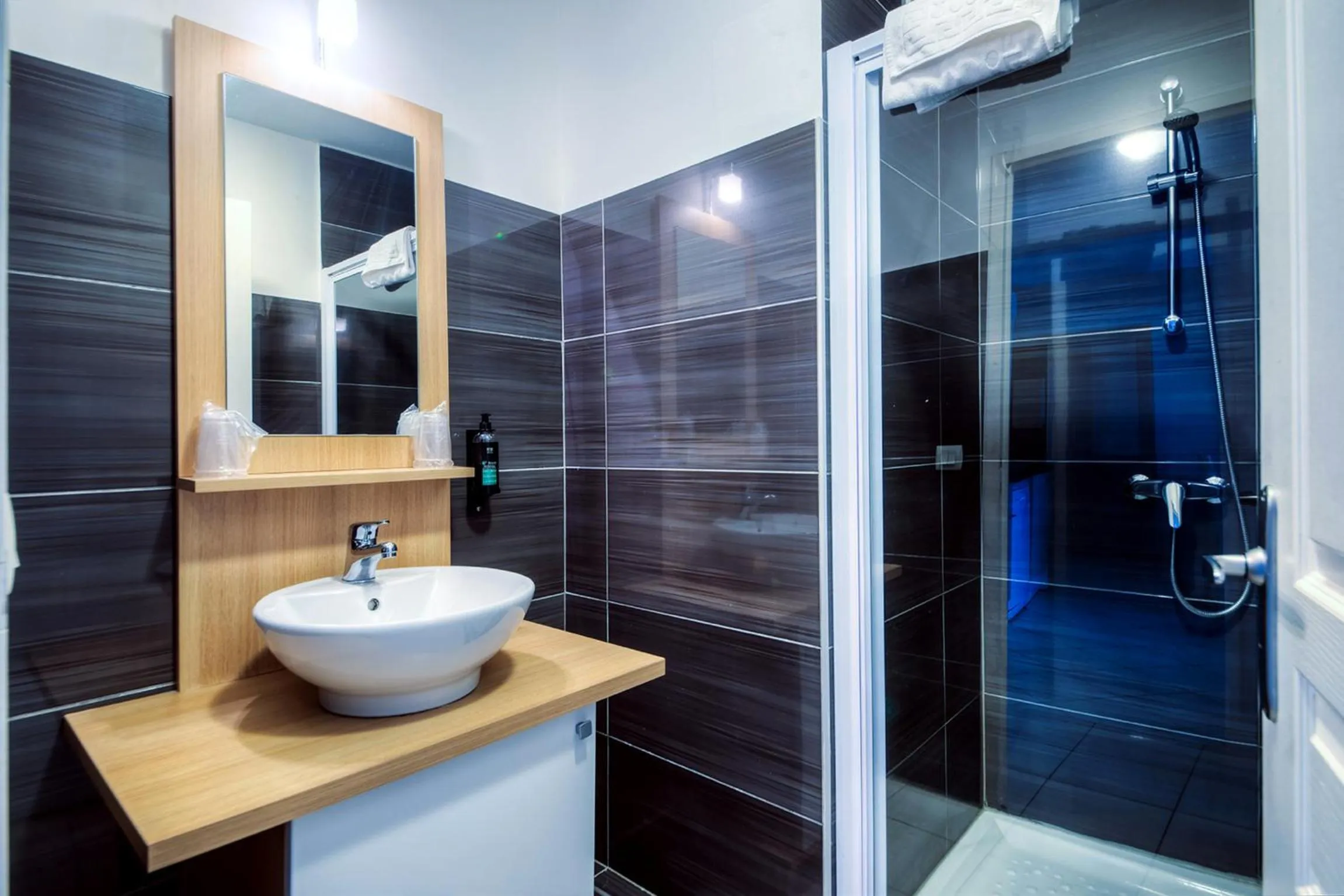 Bathroom in Comfort Aparthotel Frejus La Tour de Mare
