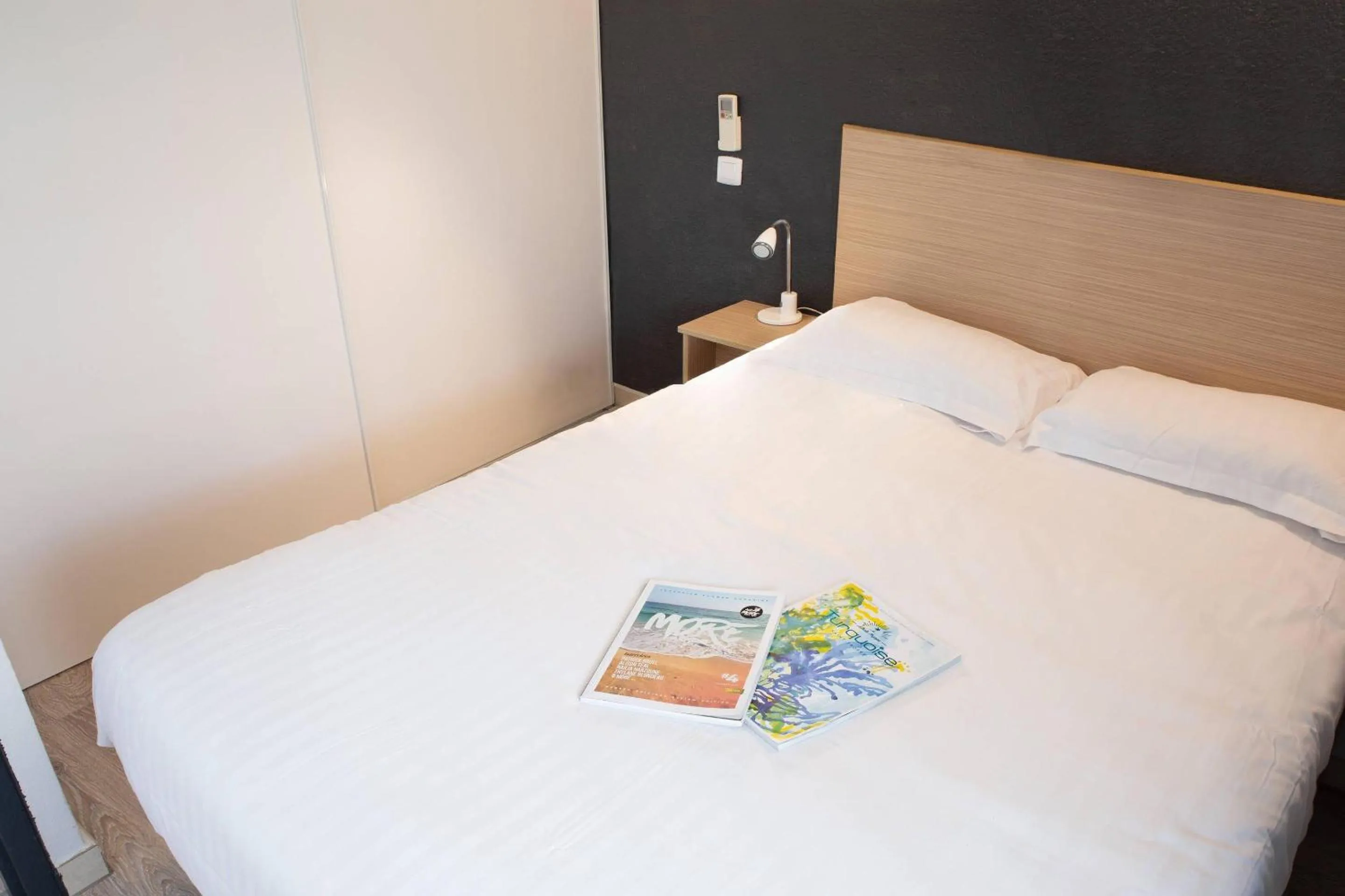 Bedroom, Bed in Comfort Aparthotel Frejus La Tour de Mare