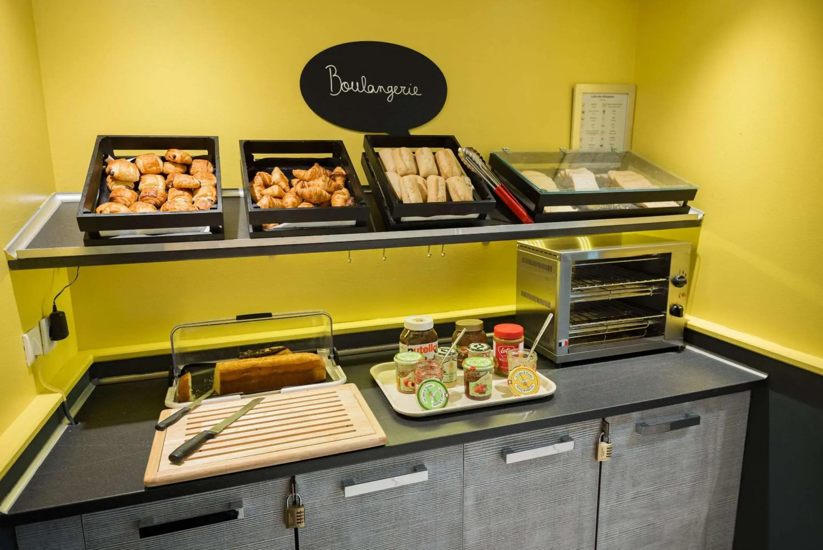 Breakfast in Comfort Aparthotel Frejus La Tour de Mare Breakfast in Comfort Aparthotel Frejus La Tour de Mare