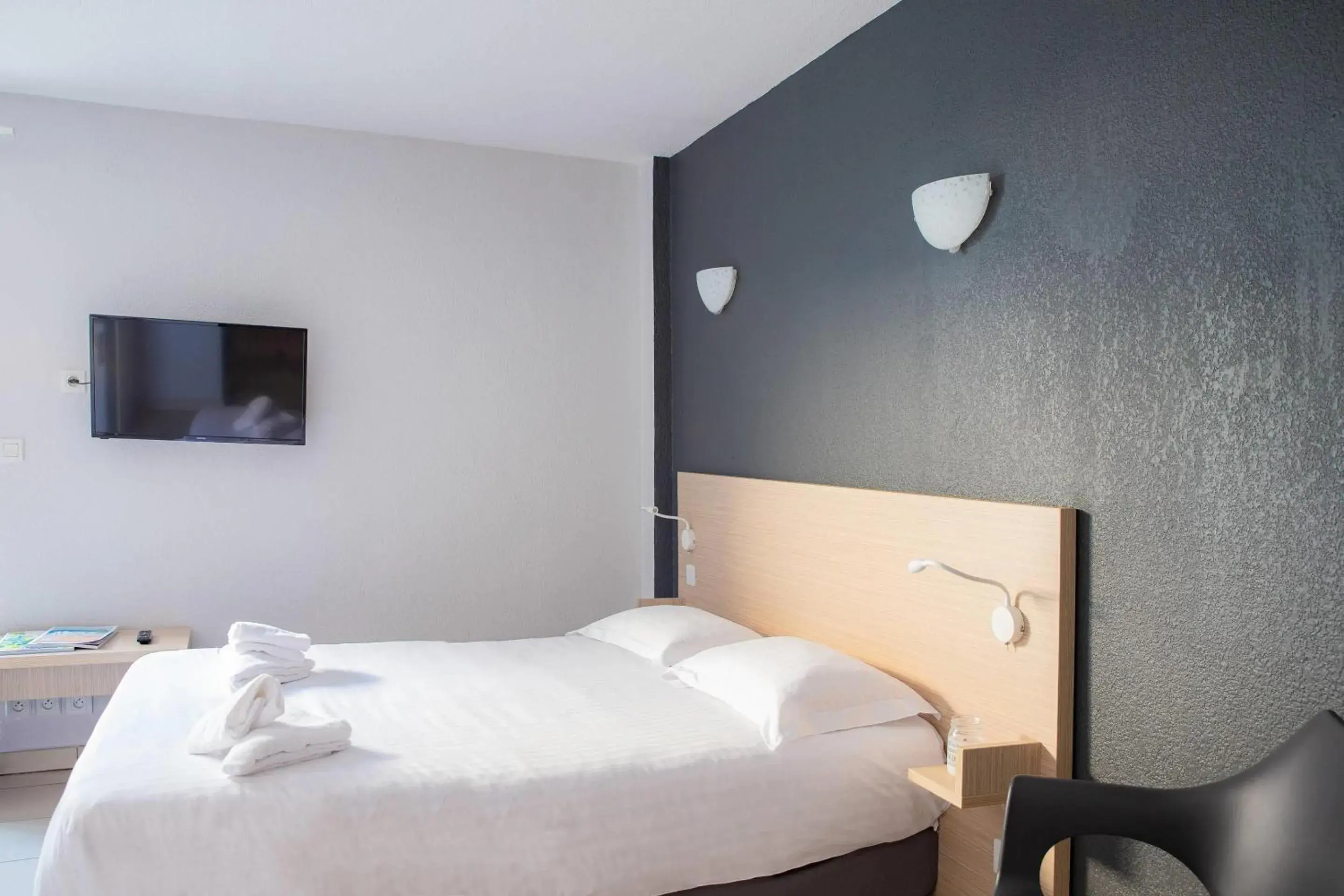 Bedroom, Bed in Comfort Aparthotel Frejus La Tour de Mare Bedroom, Bed in Comfort Aparthotel Frejus La Tour de Mare