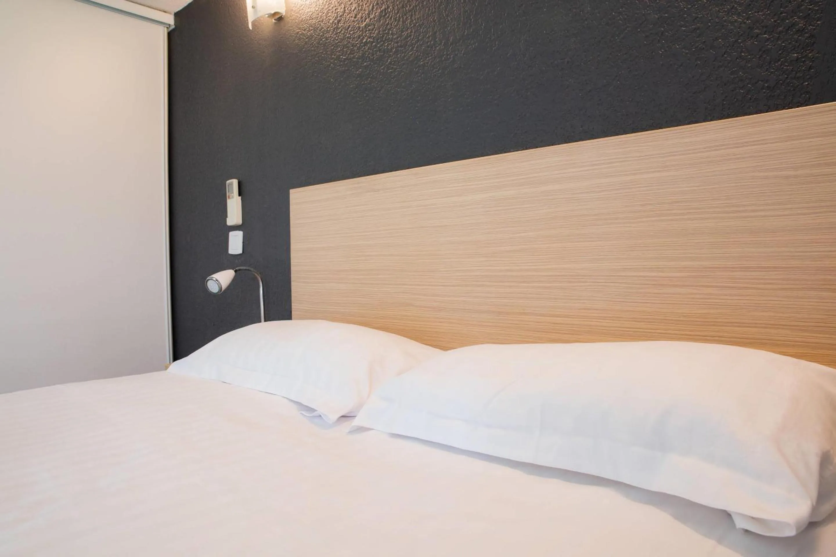 Bedroom, Bed in Comfort Aparthotel Frejus La Tour de Mare