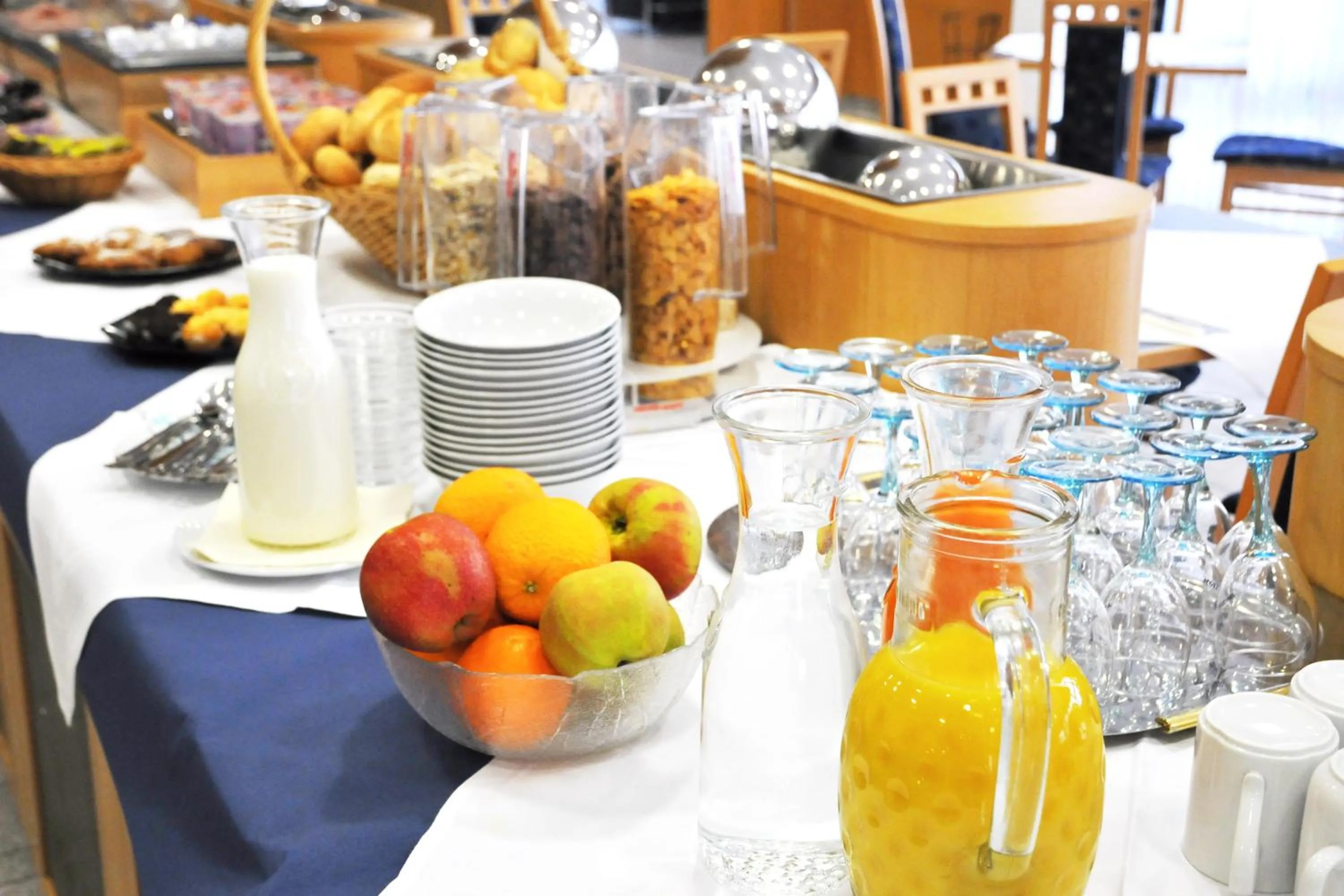 Buffet breakfast in Miratel