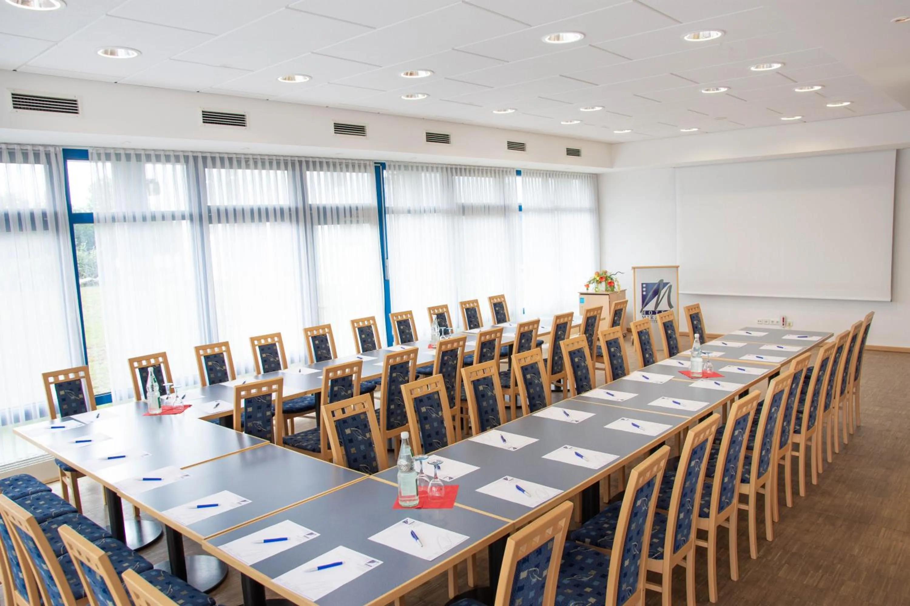 Business facilities in Miratel