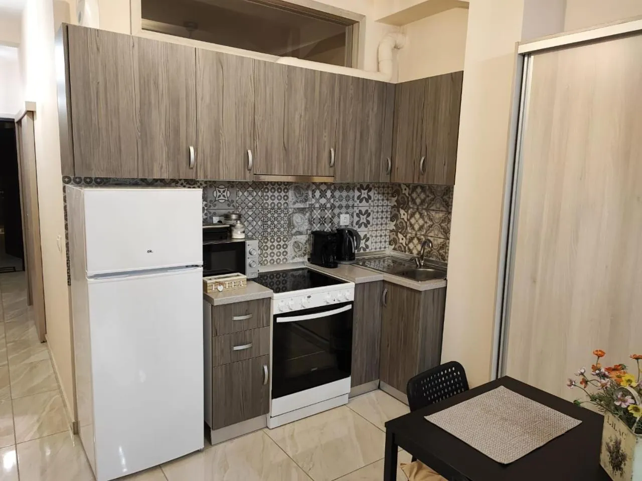 Dining area in G&M Luxury Studios