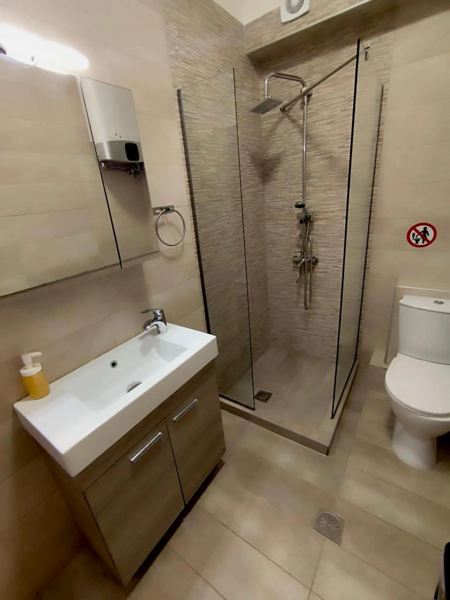 Toilet in G&M Luxury Studios