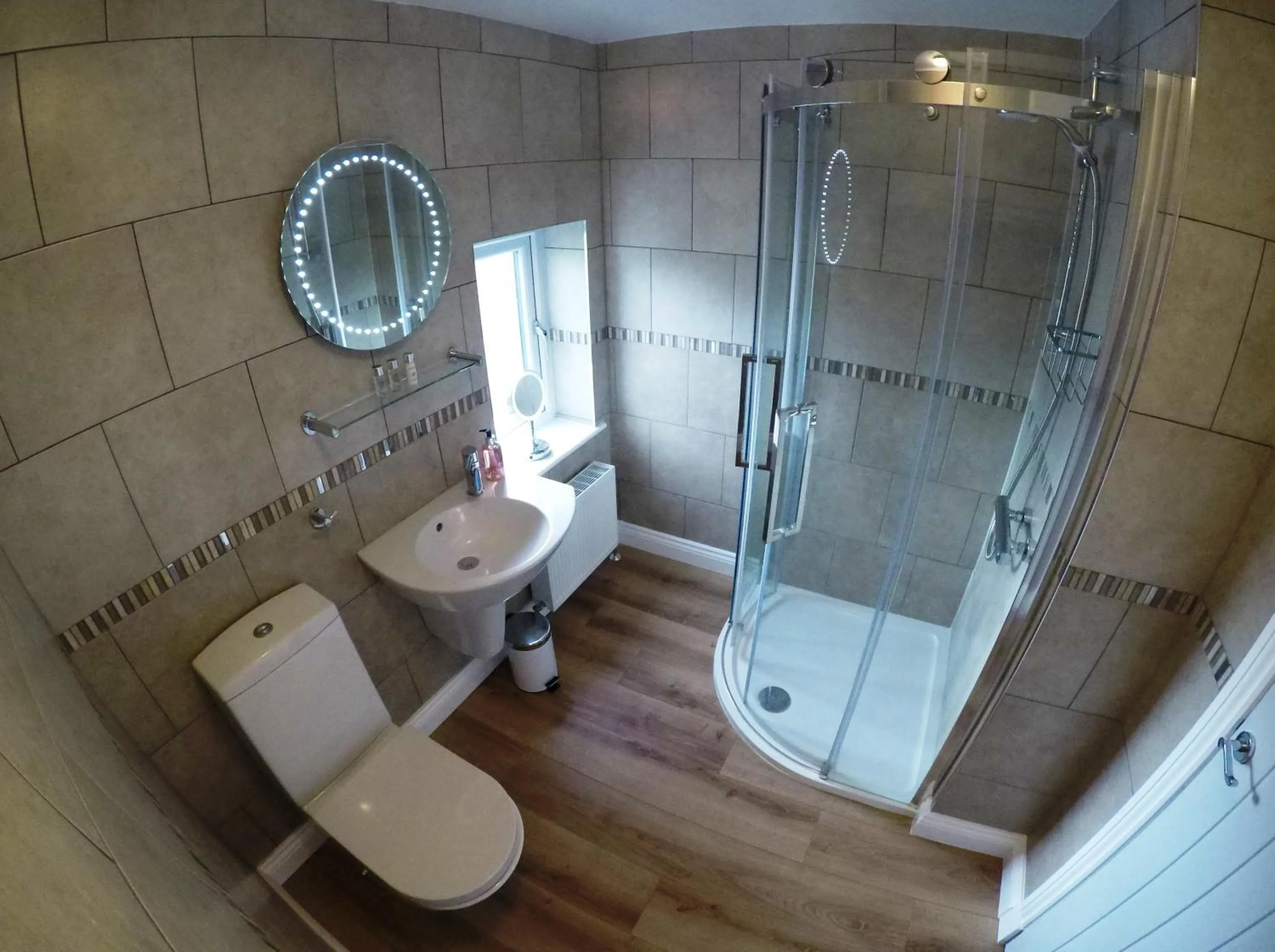 Shower in The Vine B & B