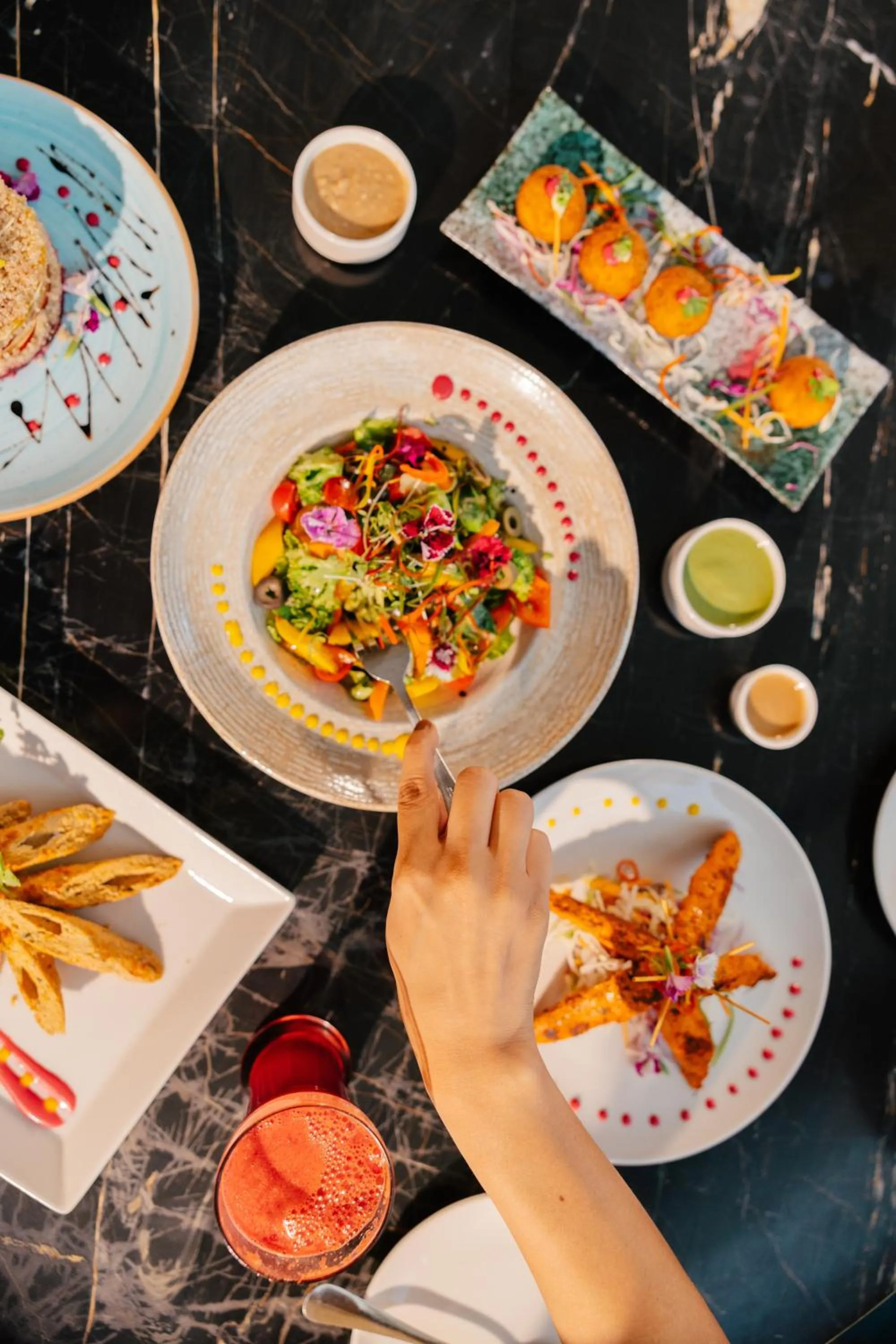 Restaurant/places to eat in Sunday Hotel Chandigarh Zirakpur