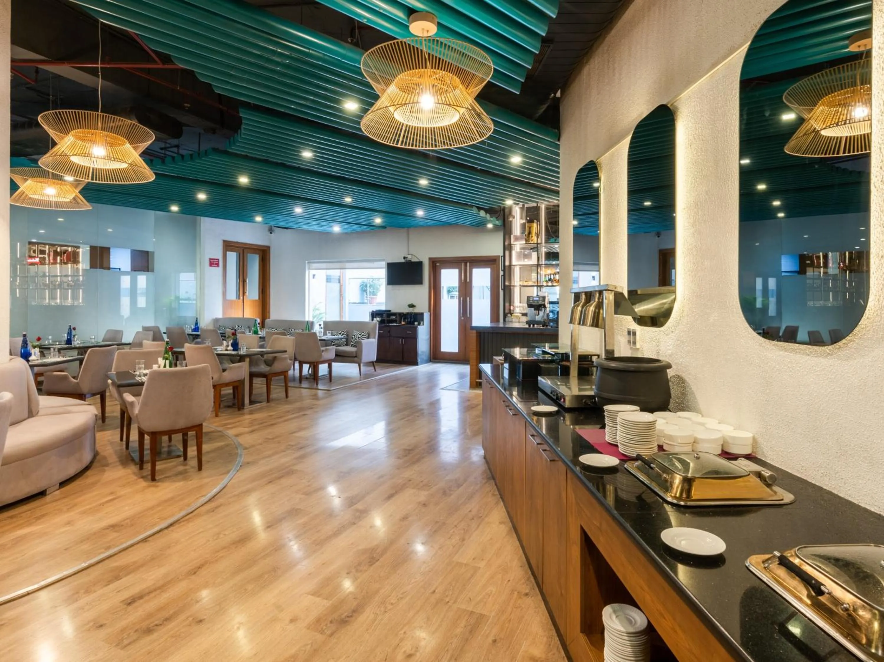 Restaurant/places to eat in Sunday Hotel Chandigarh Zirakpur