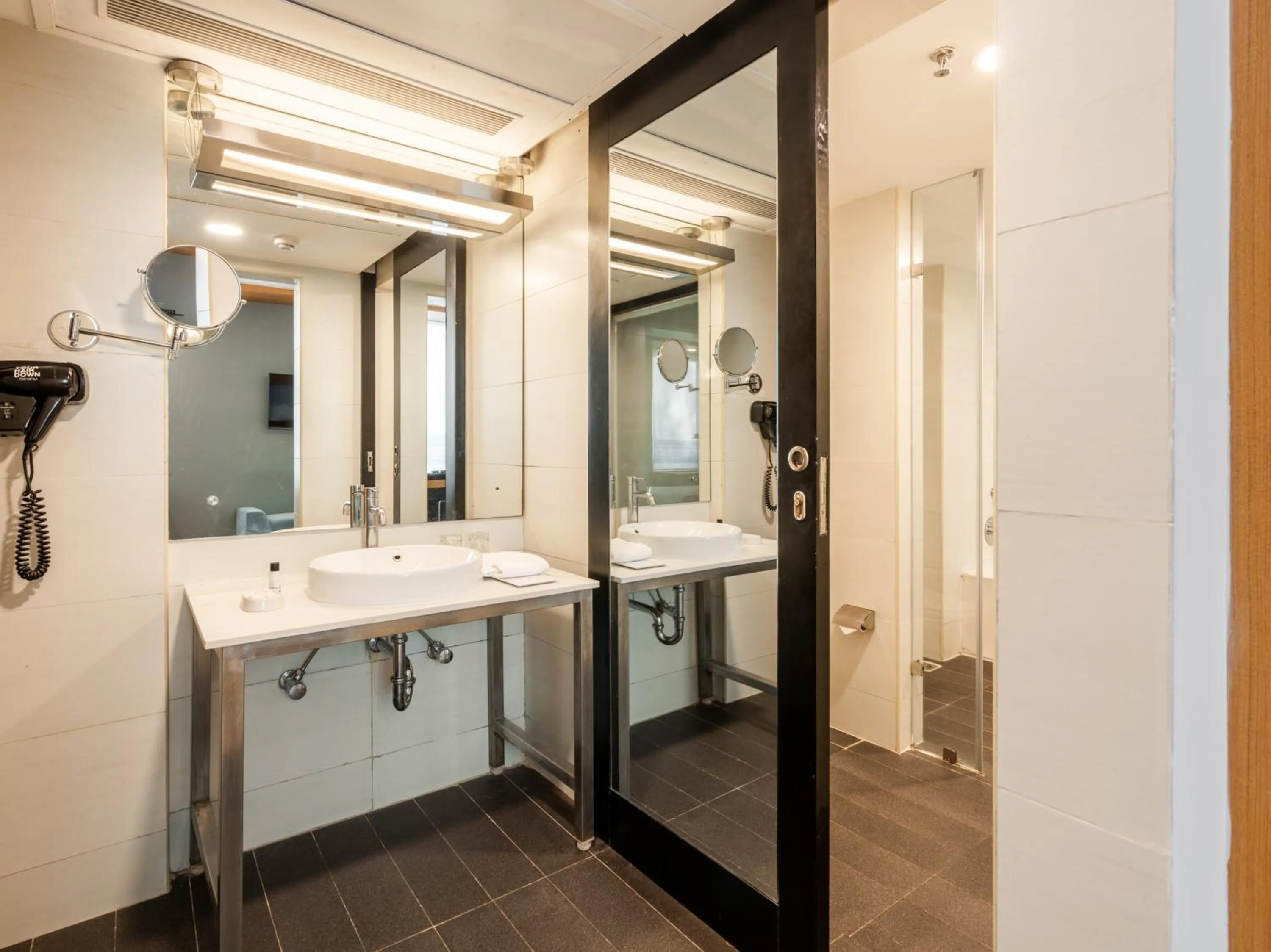 Bathroom in Sunday Hotel Chandigarh Zirakpur