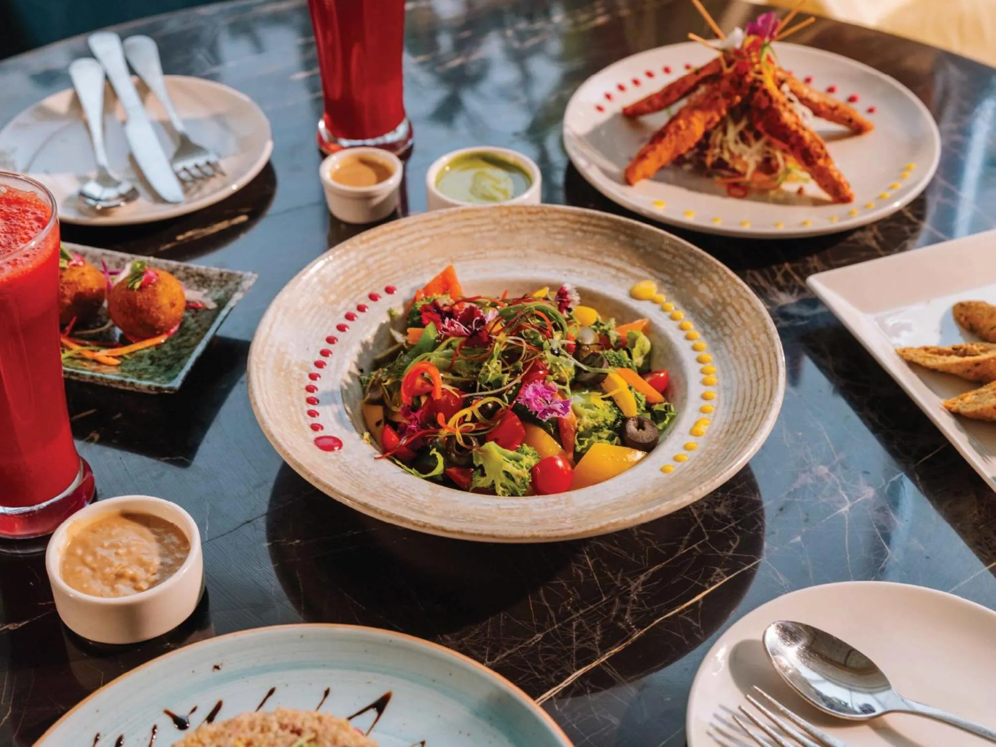 Restaurant/places to eat in Sunday Hotel Chandigarh Zirakpur