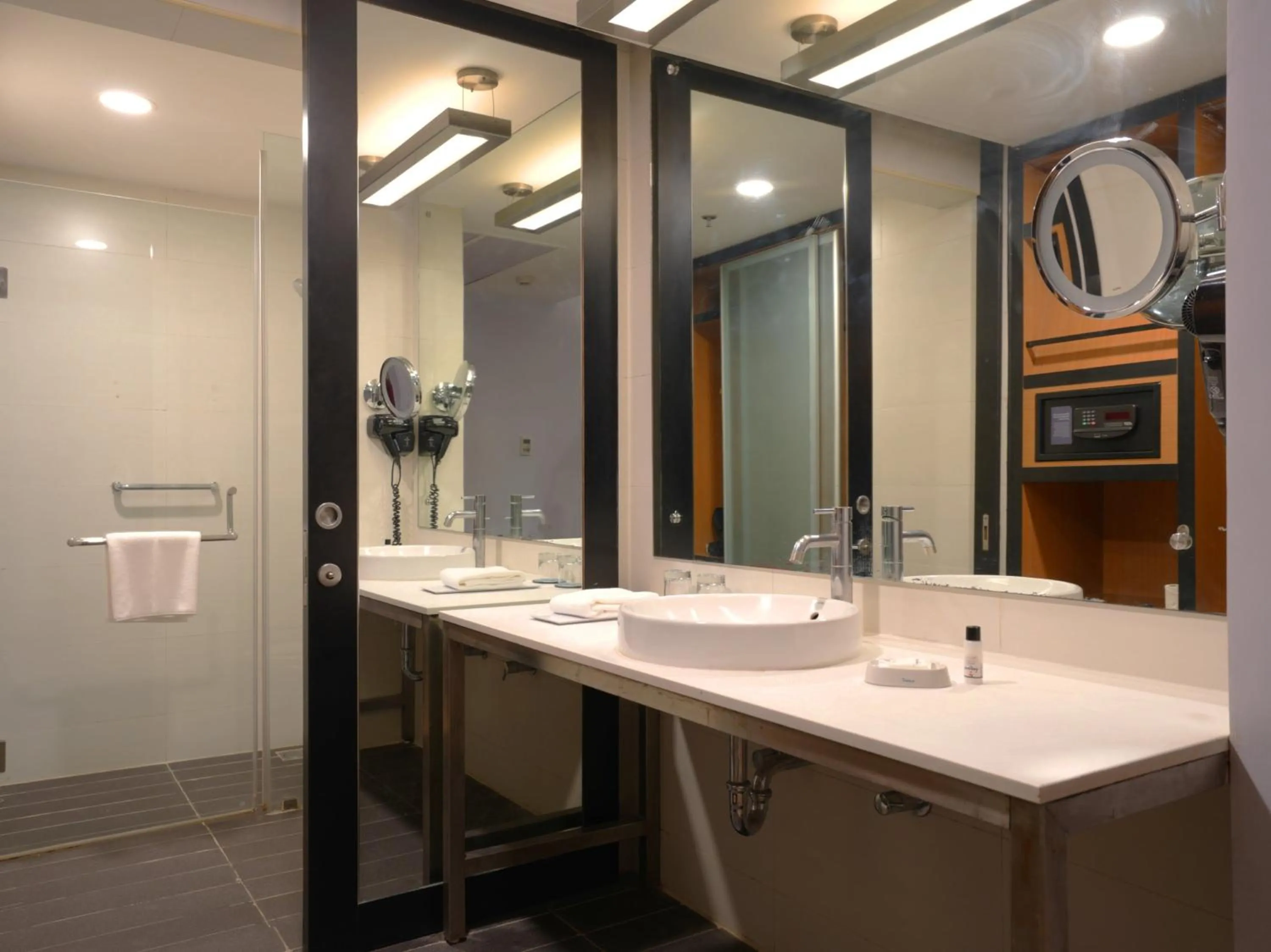 Bathroom in Sunday Hotel Chandigarh Zirakpur