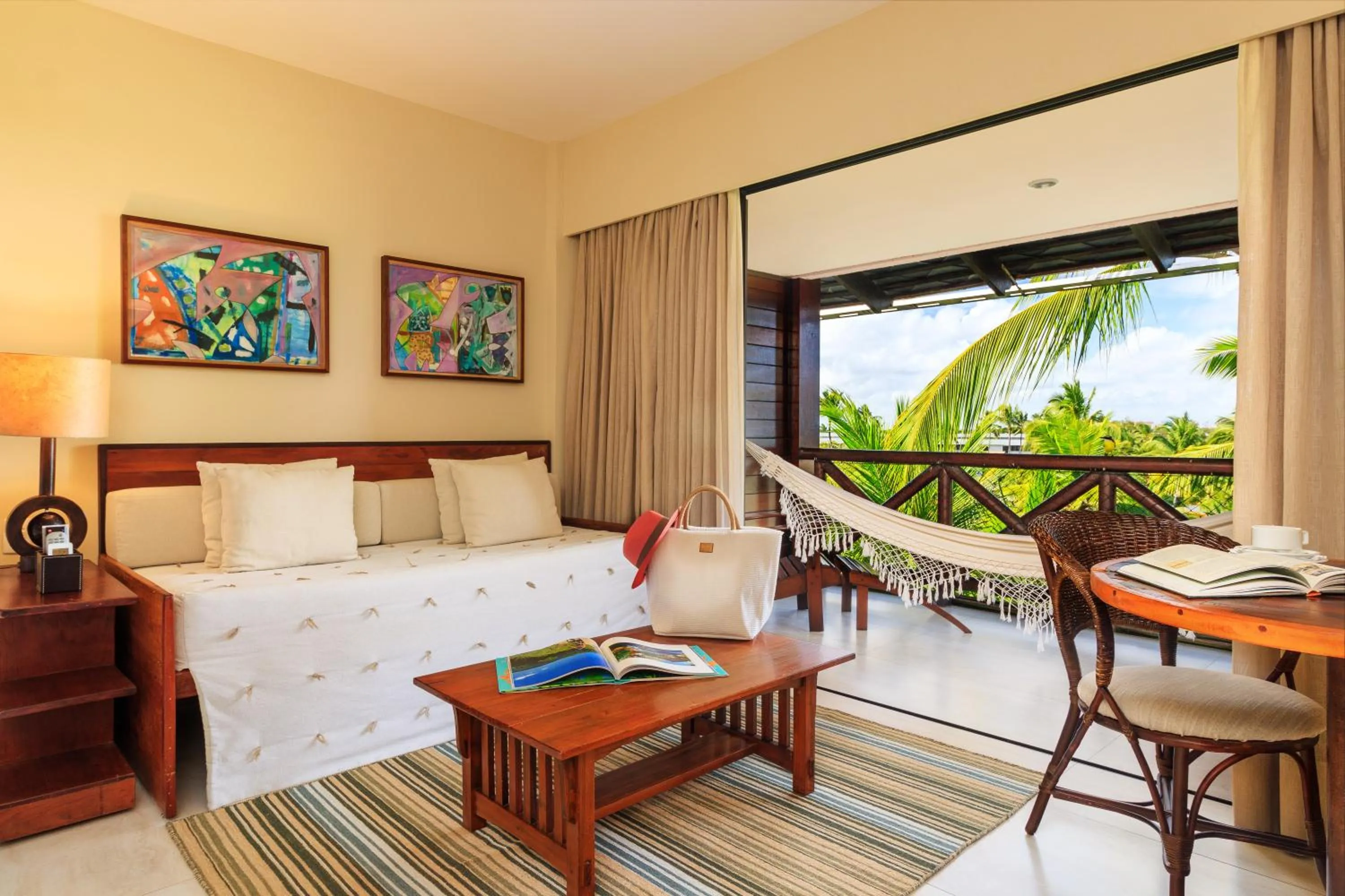 Living room, Bed in NANNAI Muro Alto