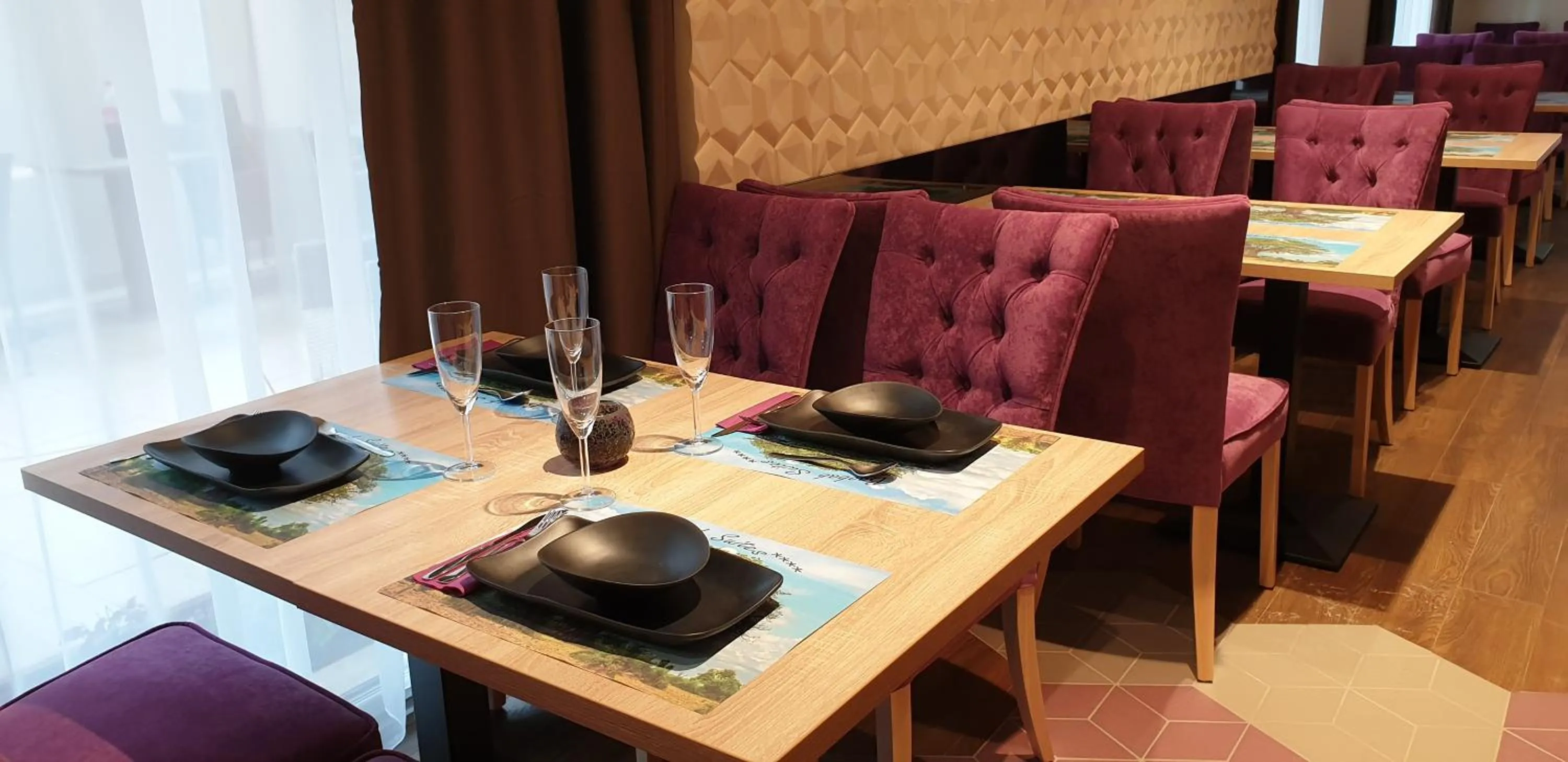 Restaurant/places to eat in Baobab Suites