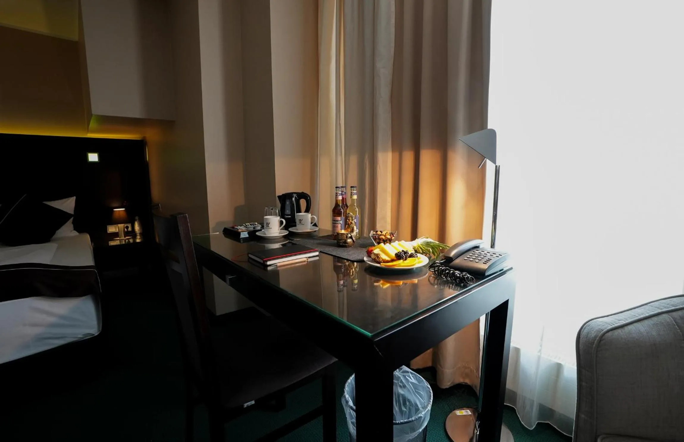 Photo of the whole room, Bed in Hotel Lumière an der Messe