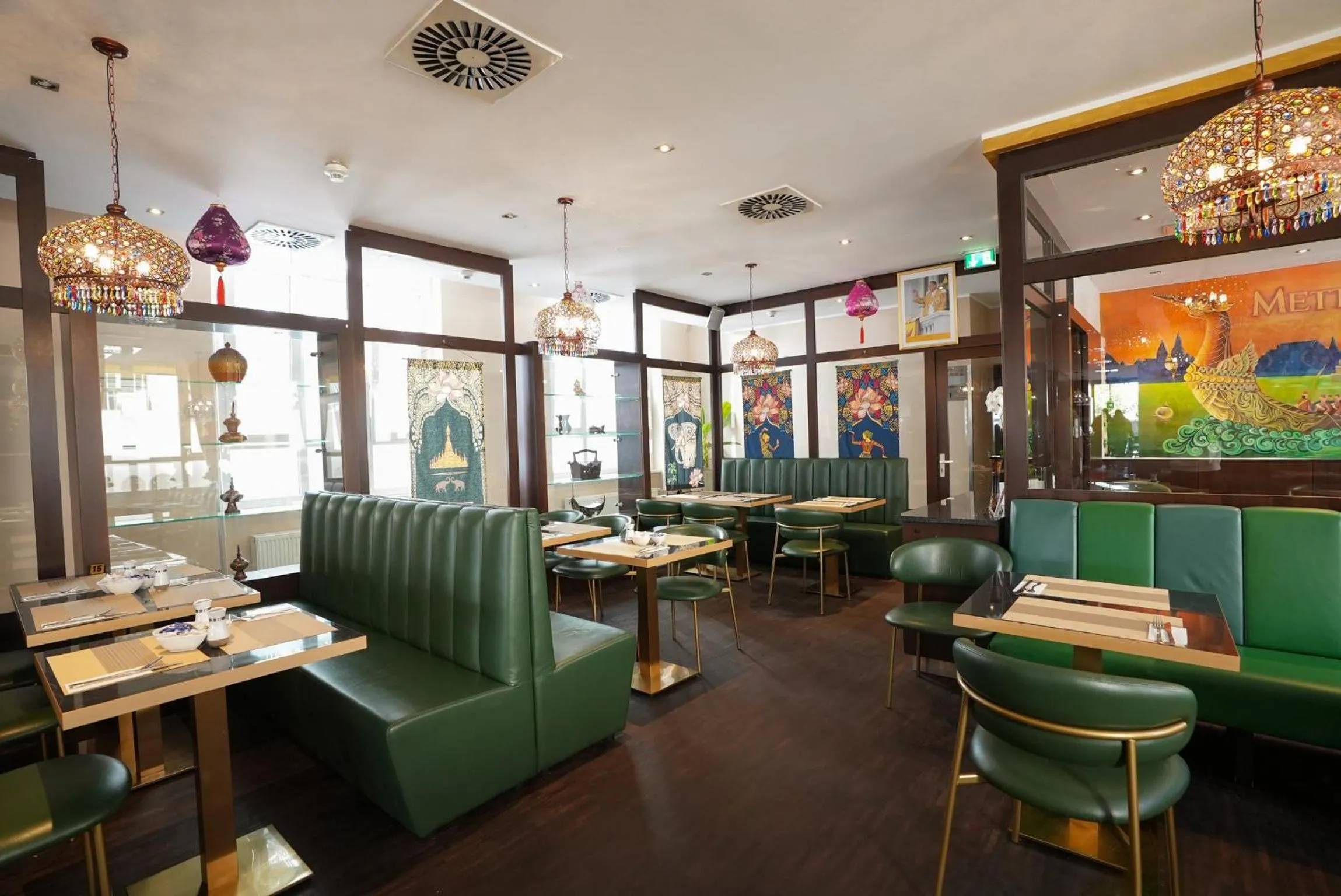 Restaurant/places to eat in Hotel Lumière an der Messe