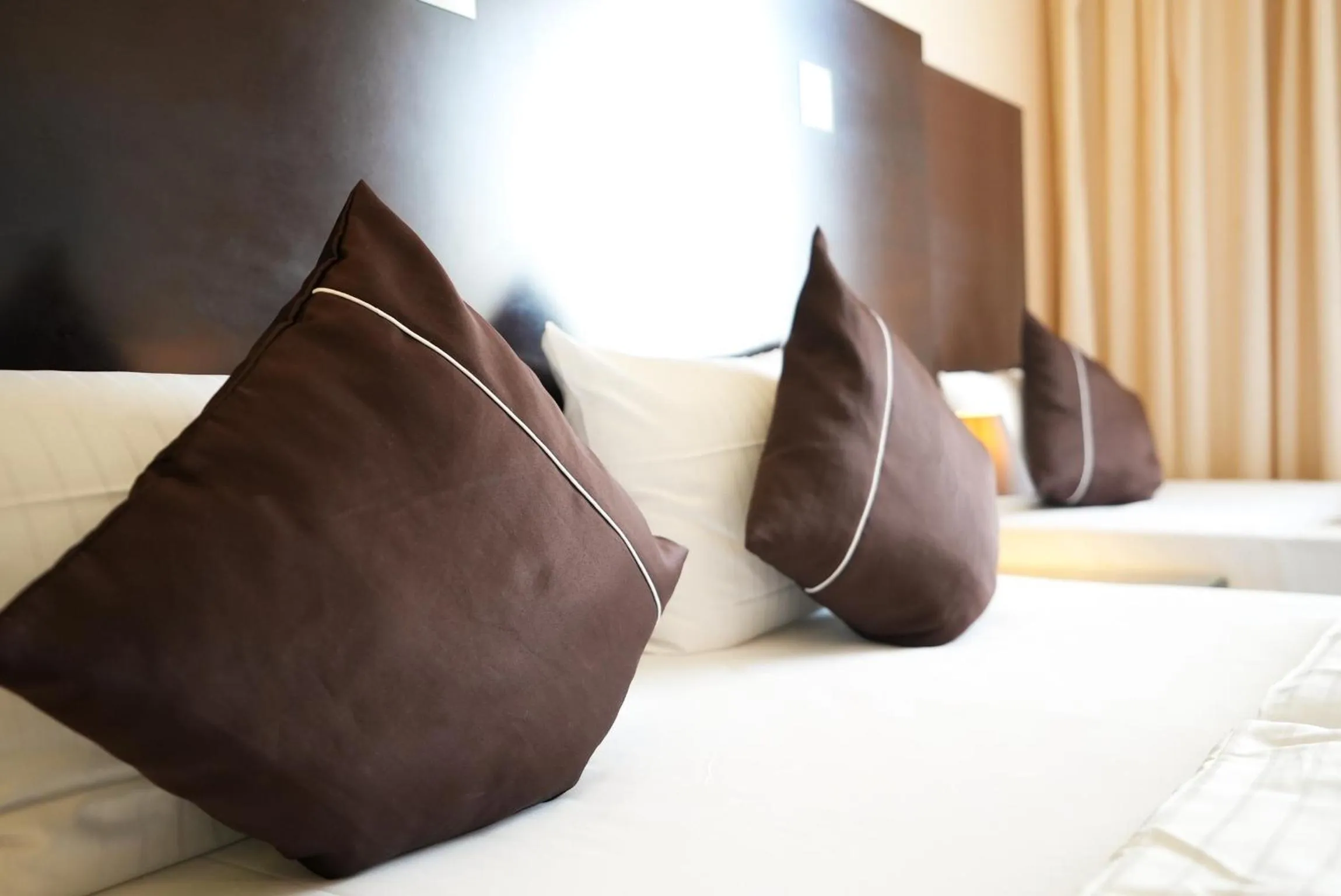 Photo of the whole room, Bed in Hotel Lumière an der Messe