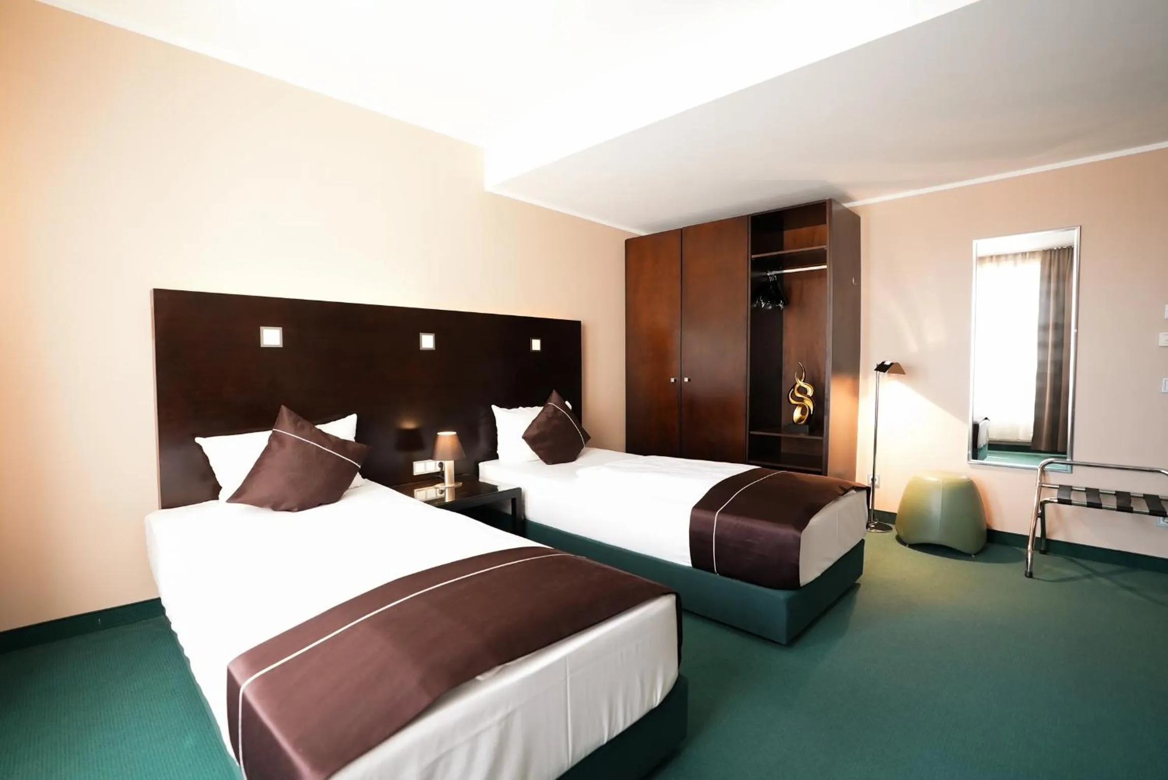 Photo of the whole room, Bed in Hotel Lumière an der Messe