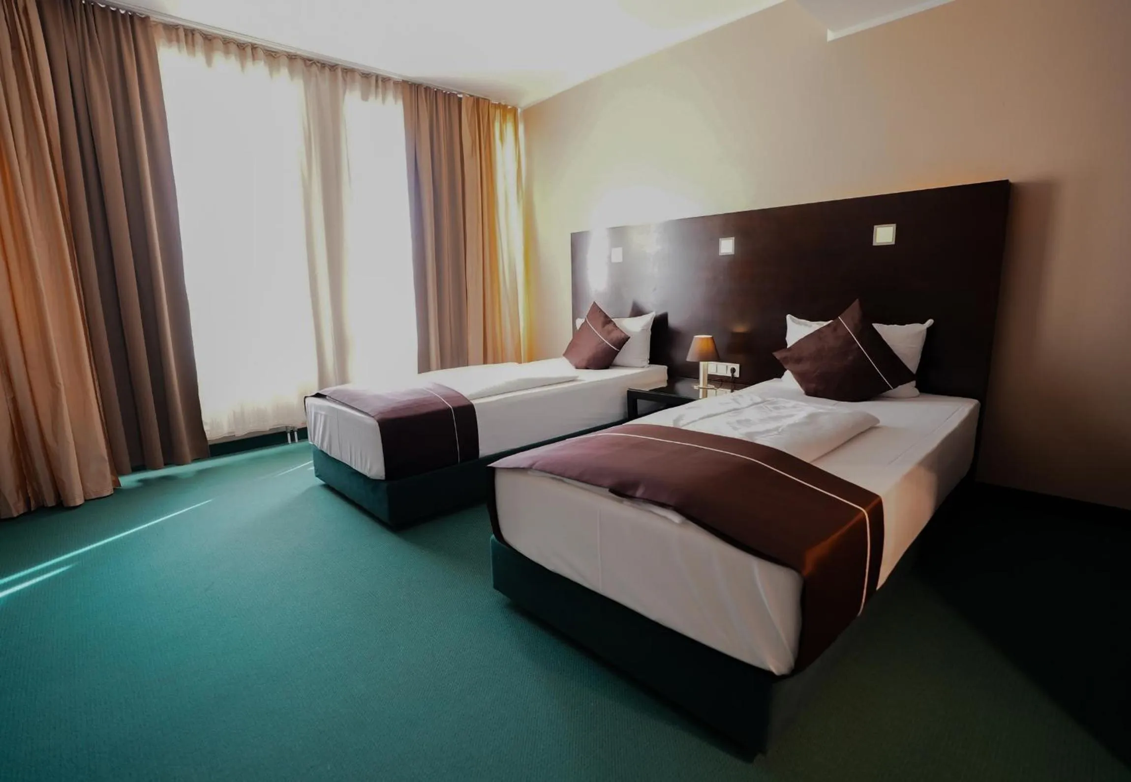 Photo of the whole room, Bed in Hotel Lumière an der Messe