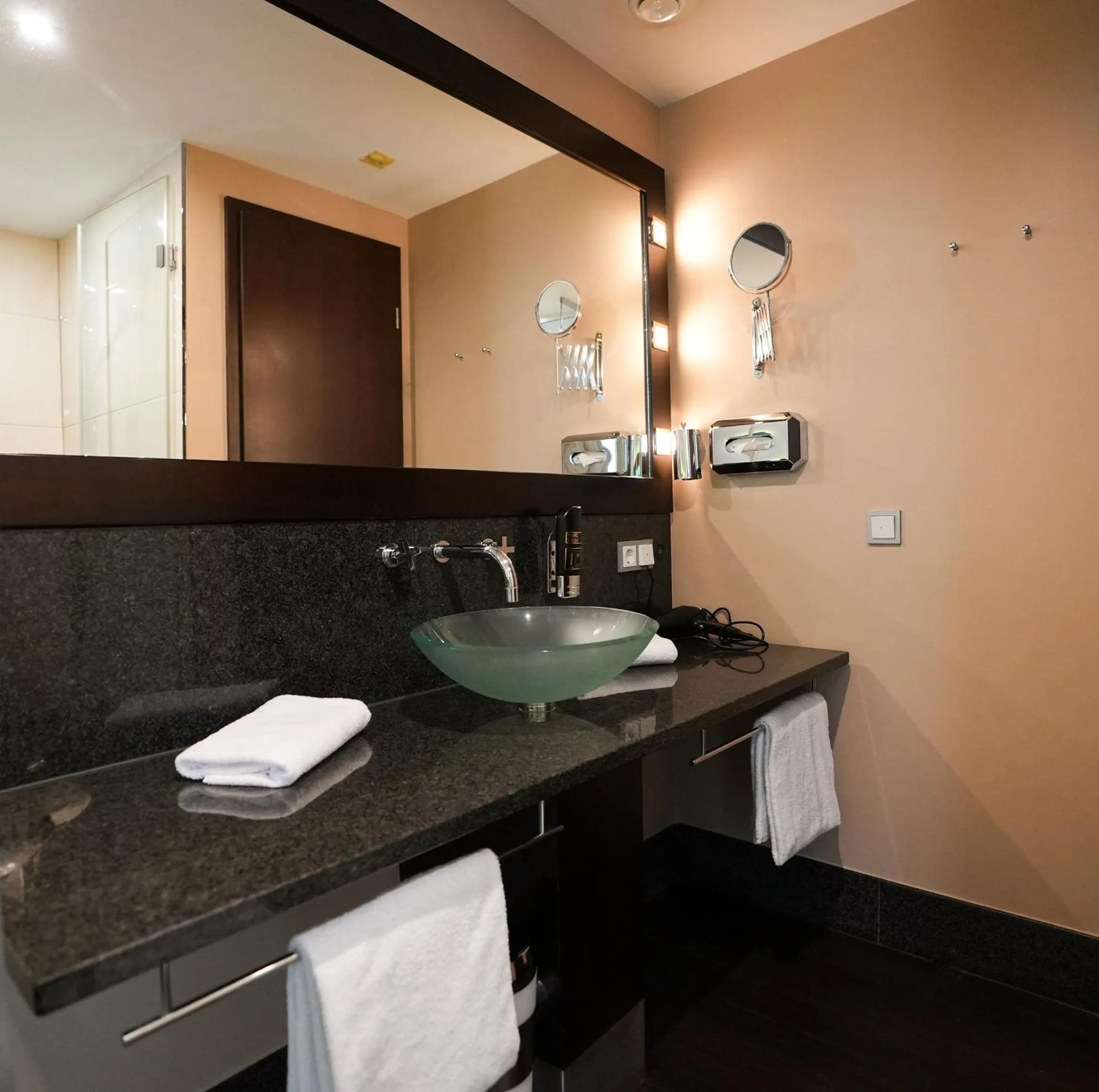 Bathroom in Hotel Lumière an der Messe