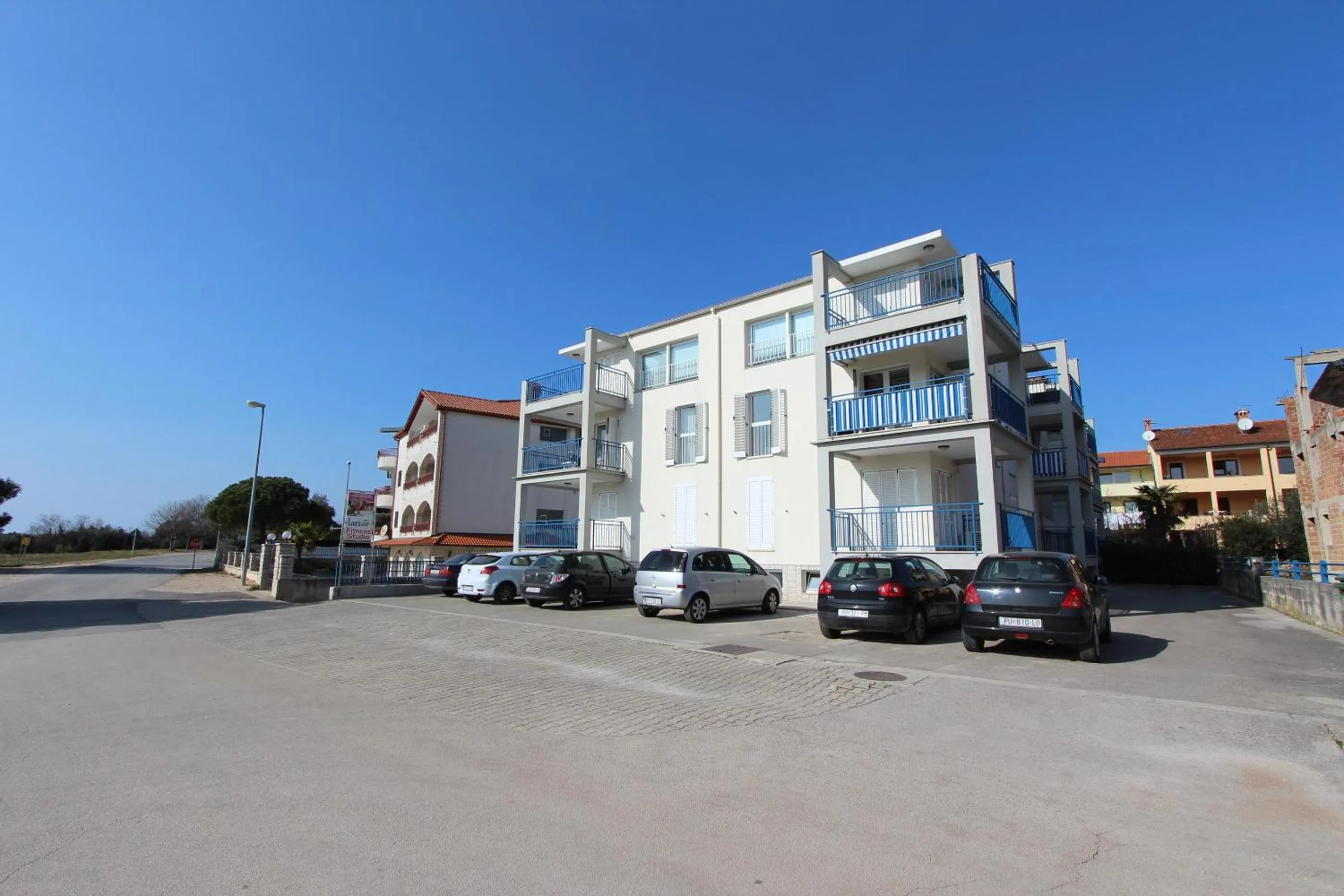 Property building in Apartment Ala