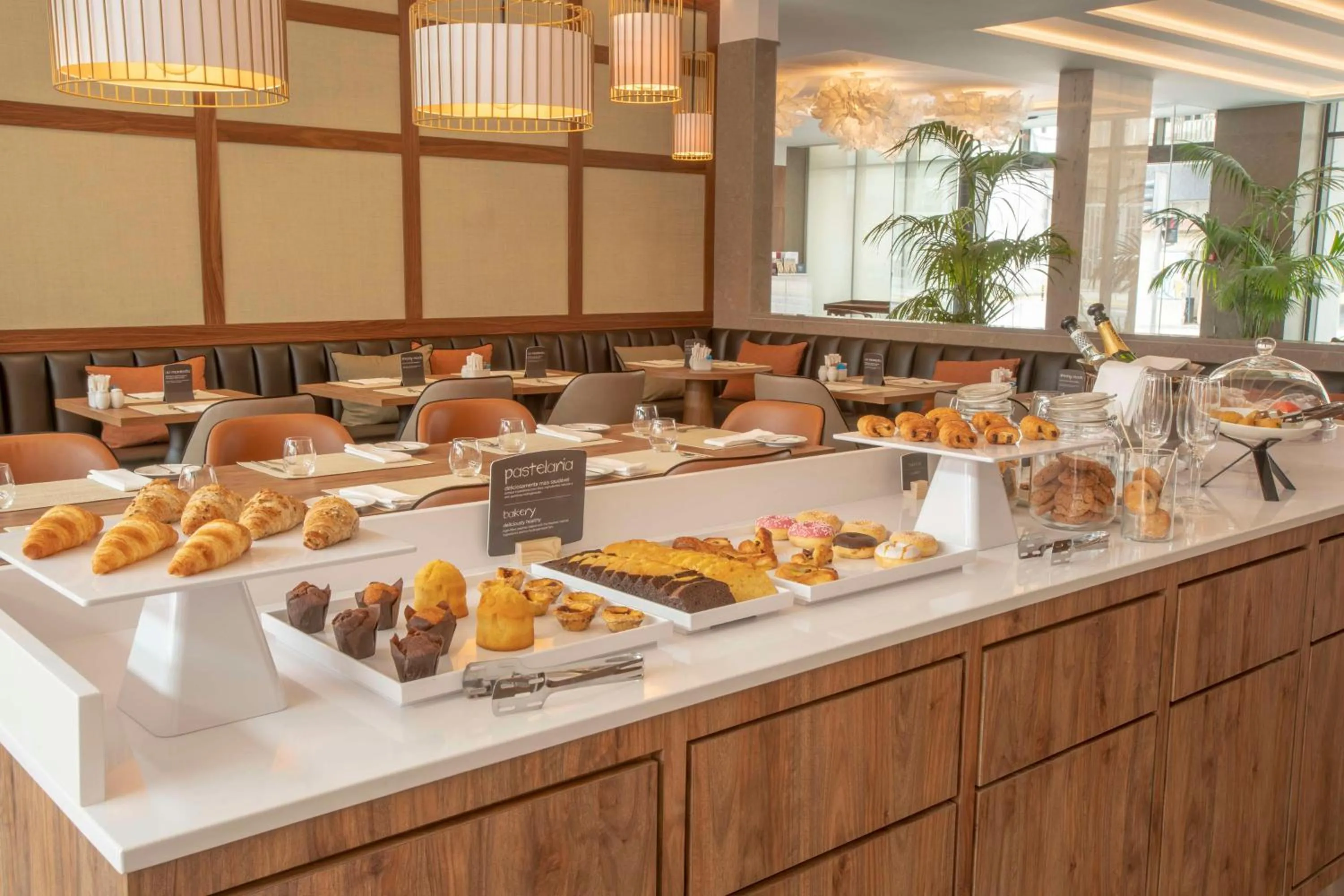 Breakfast in NH Porto Jardim