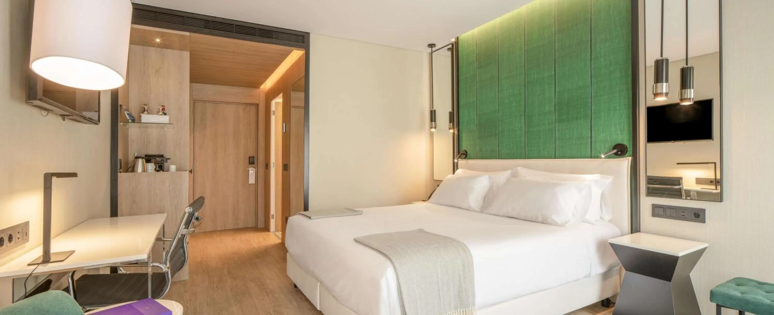 Photo of the whole room in NH Porto Jardim