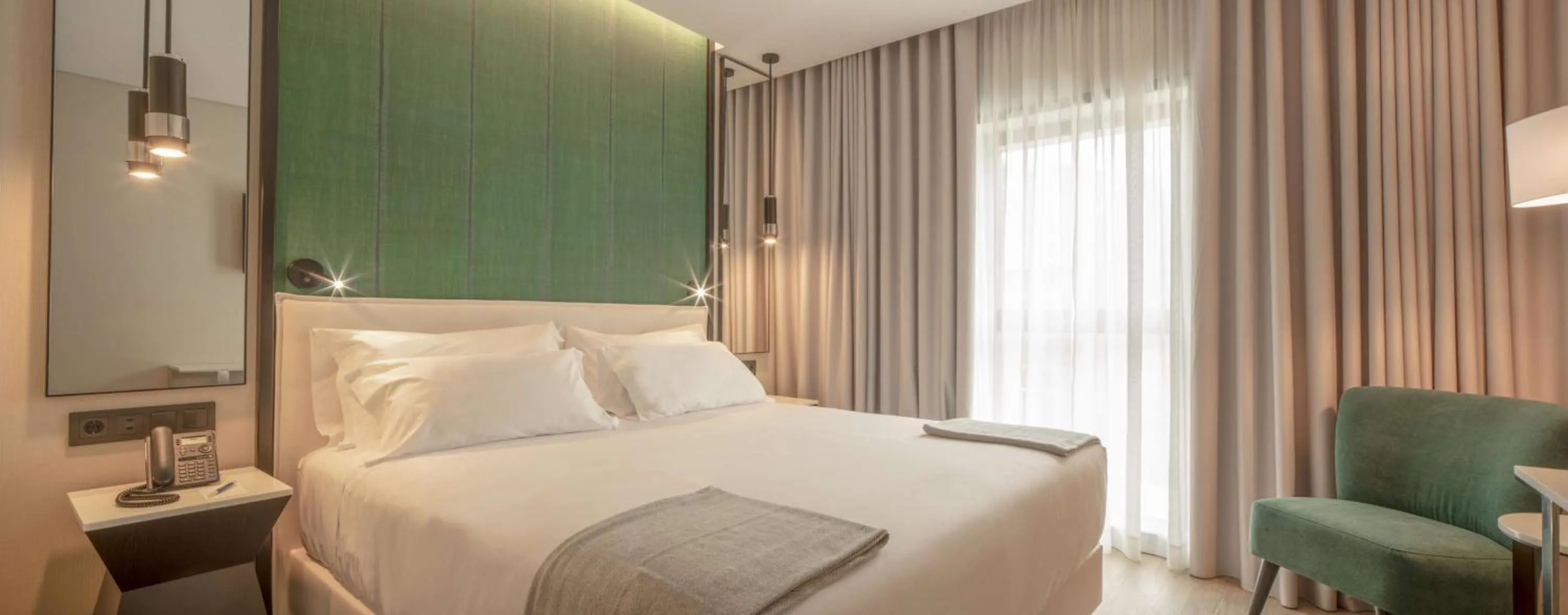 Photo of the whole room, Bed in NH Porto Jardim