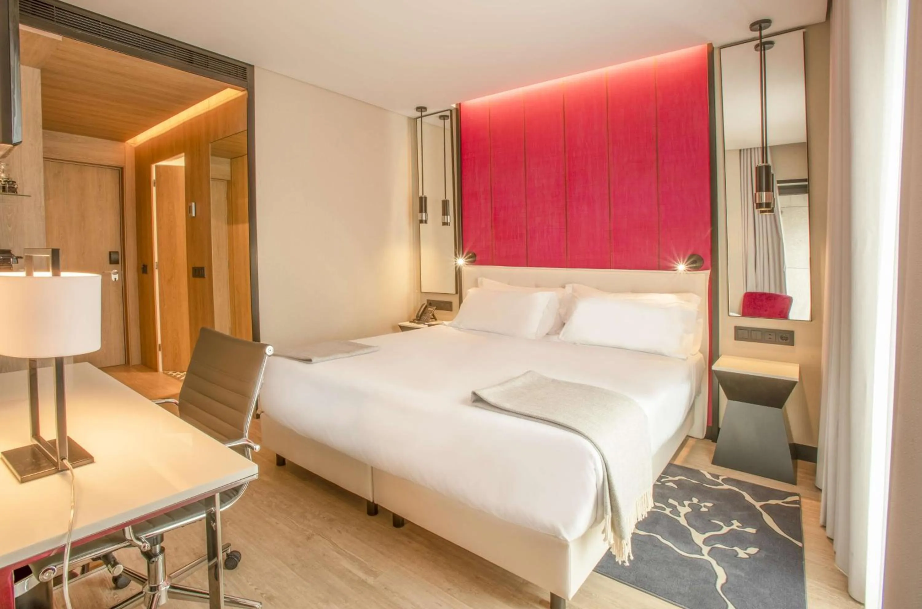 Photo of the whole room, Bed in NH Porto Jardim