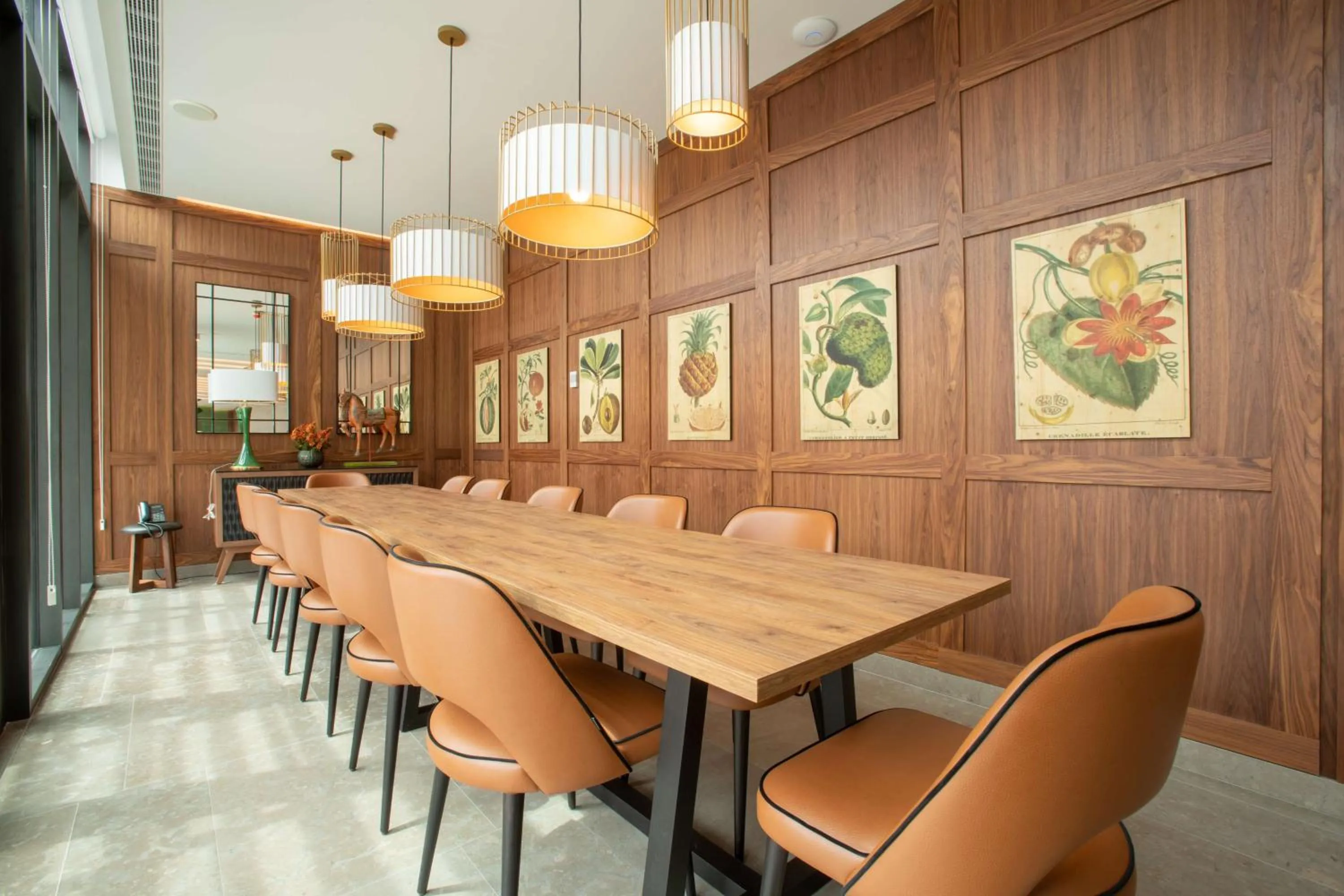 Restaurant/places to eat in NH Porto Jardim