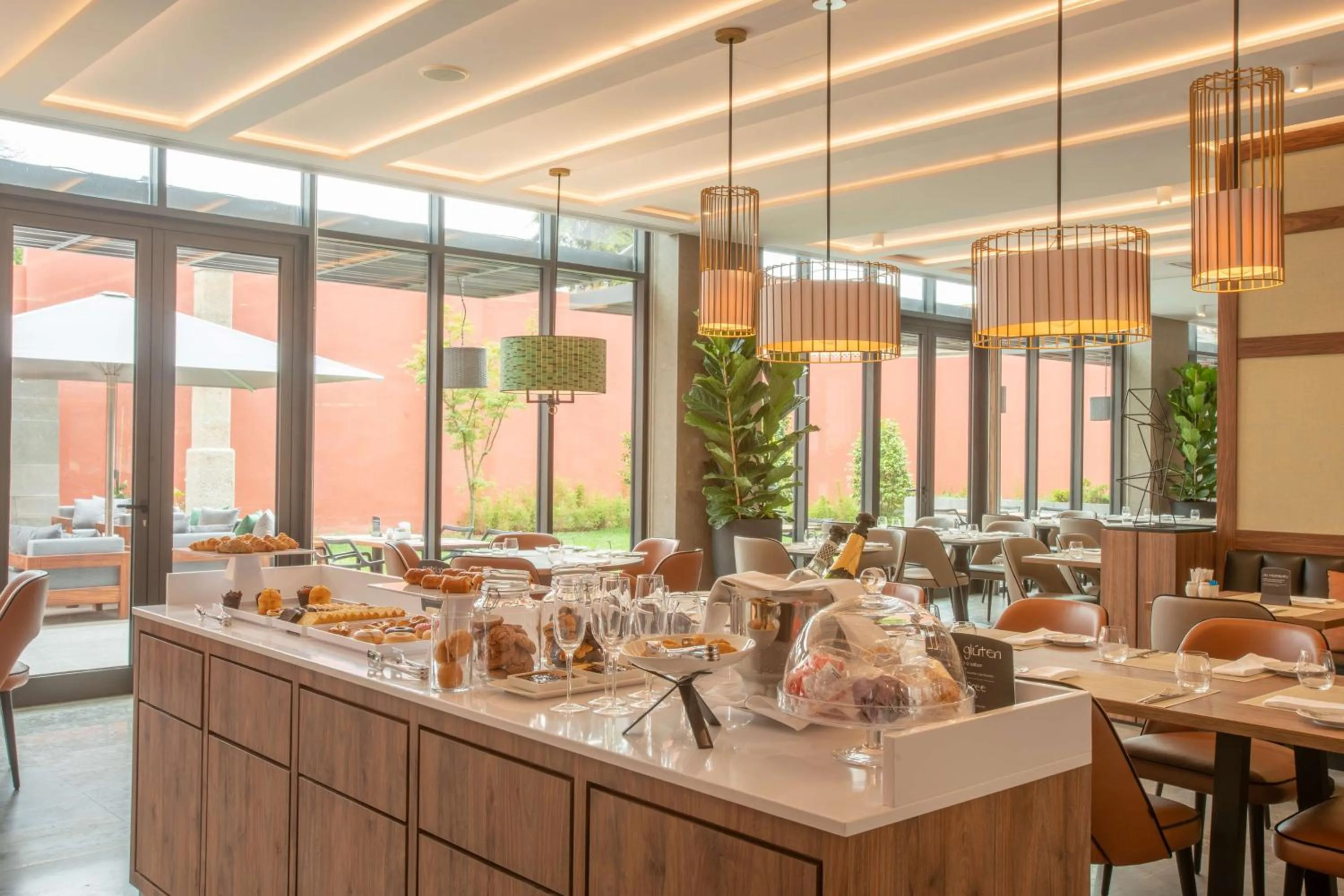 Breakfast in NH Porto Jardim