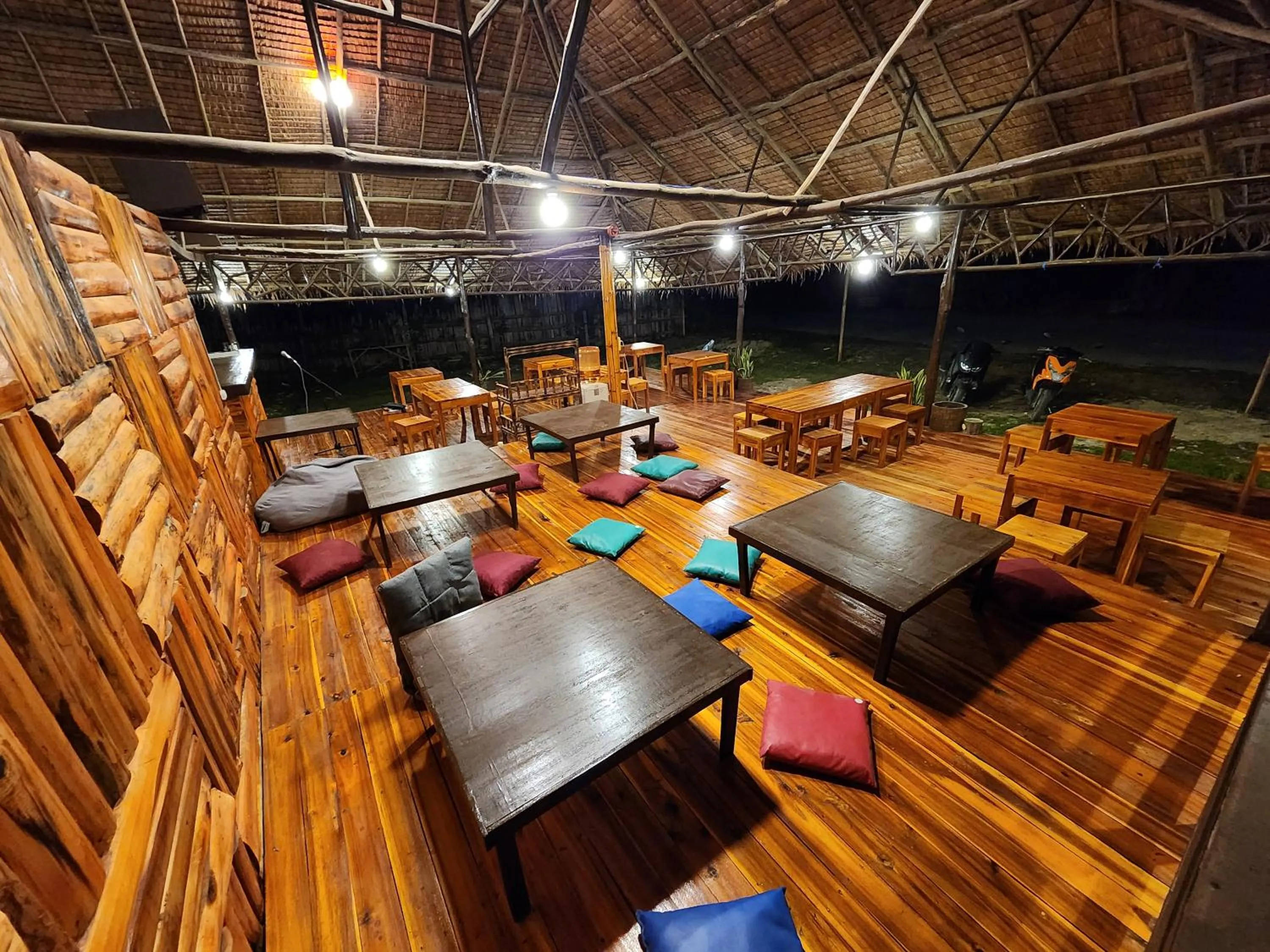 Restaurant/places to eat in Dam Dam Place