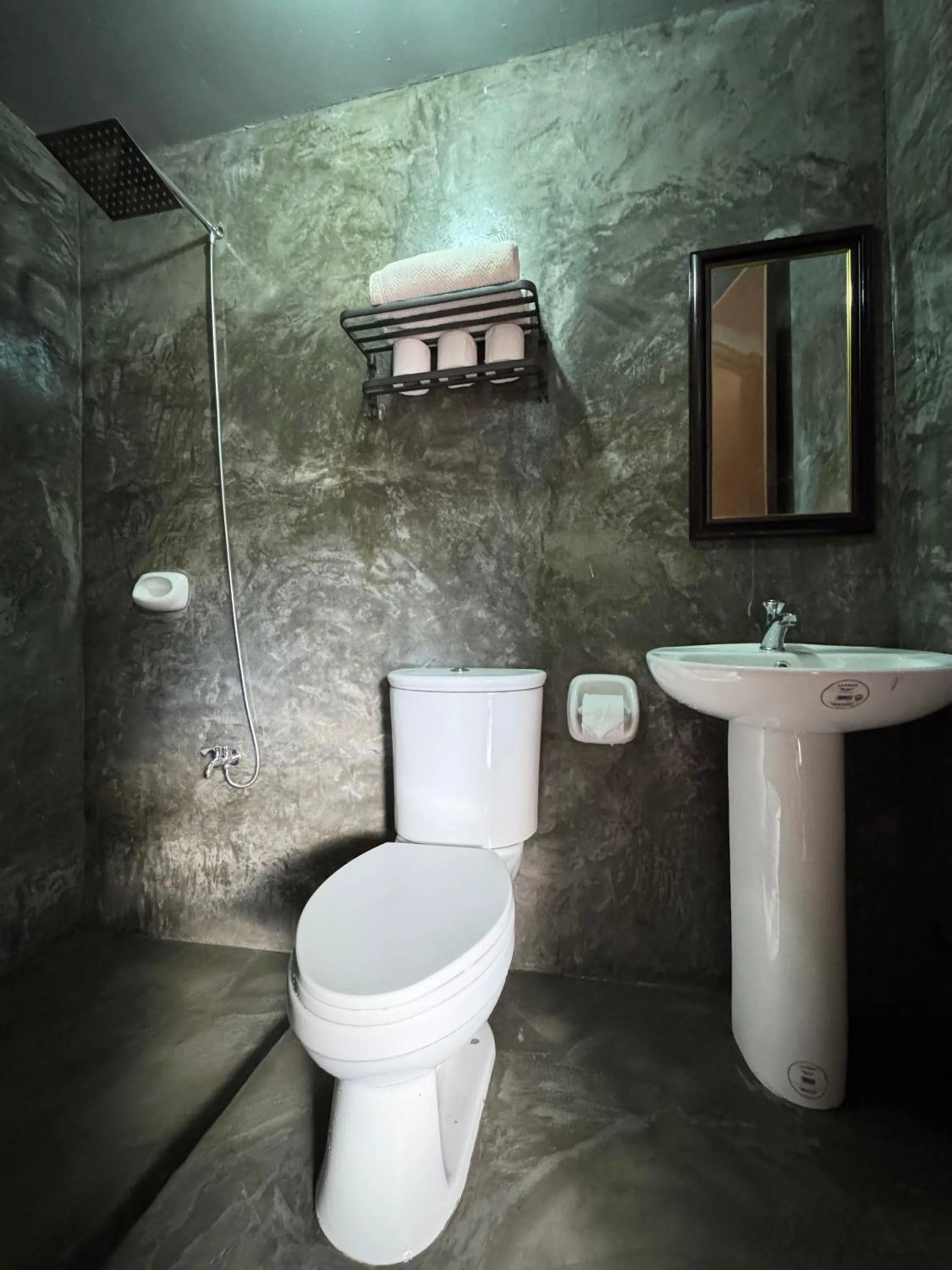 Shower in Dam Dam Place