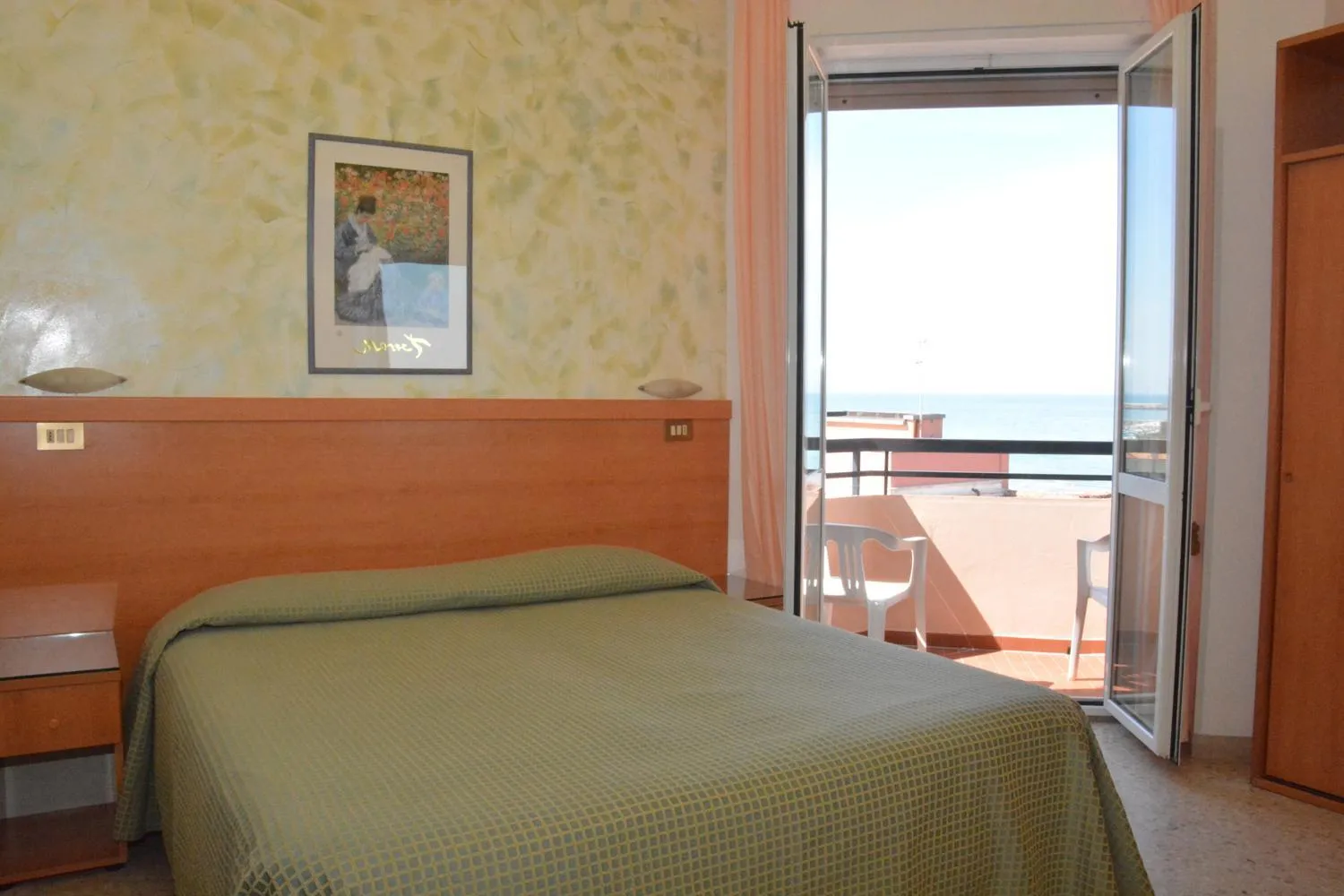 Photo of the whole room in Hotel Cristina