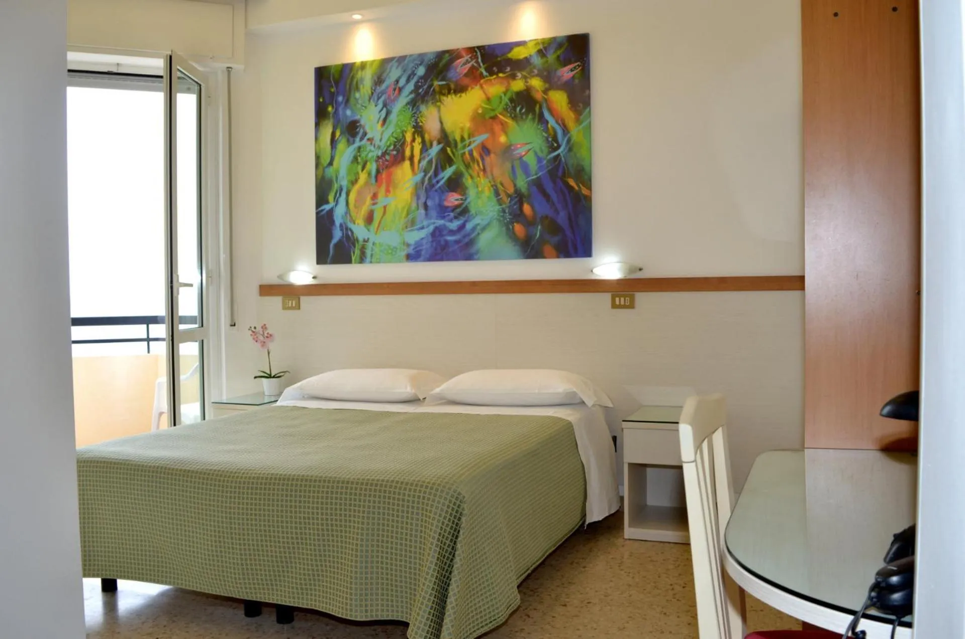 Photo of the whole room in Hotel Cristina