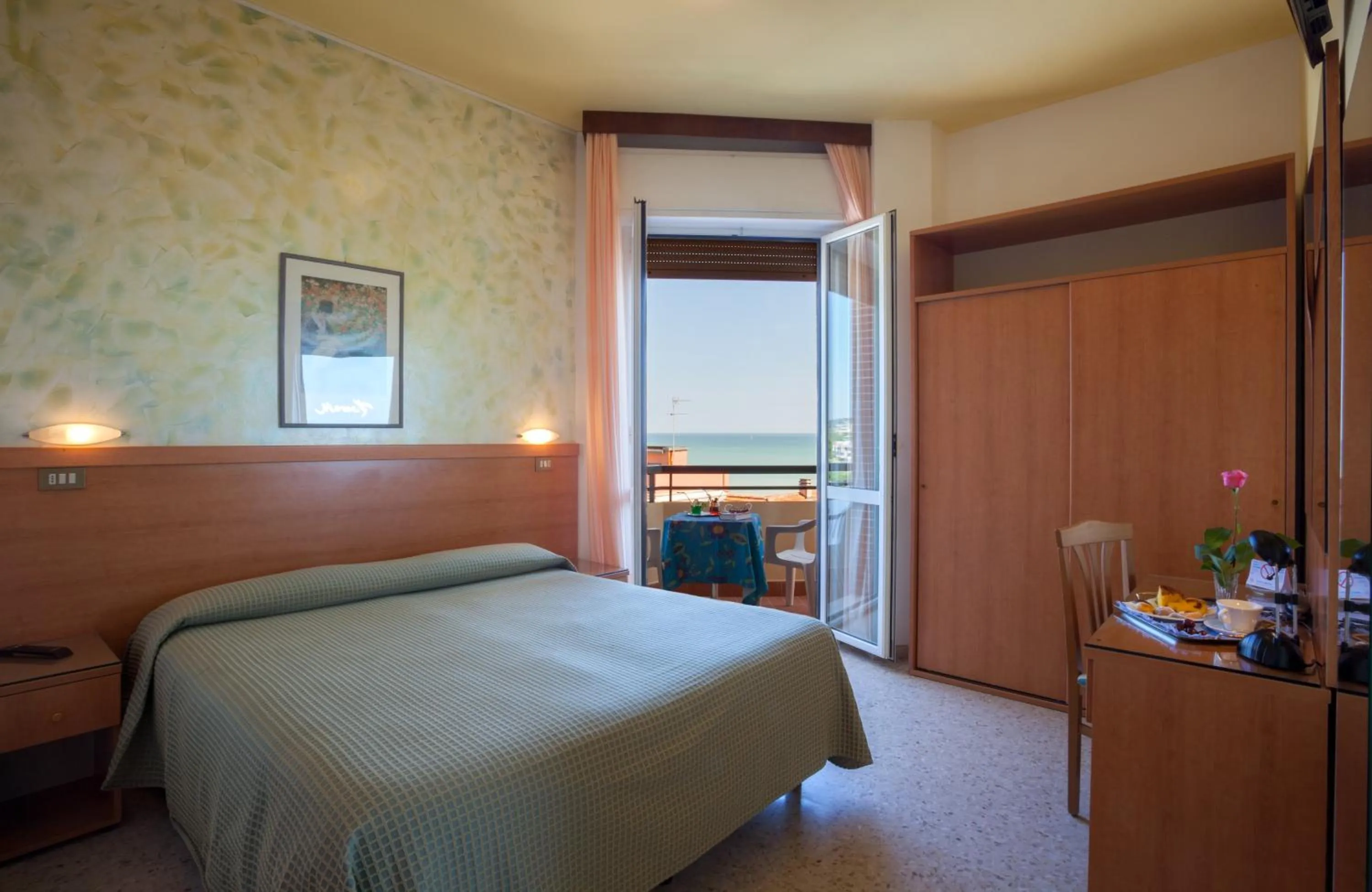 Photo of the whole room in Hotel Cristina