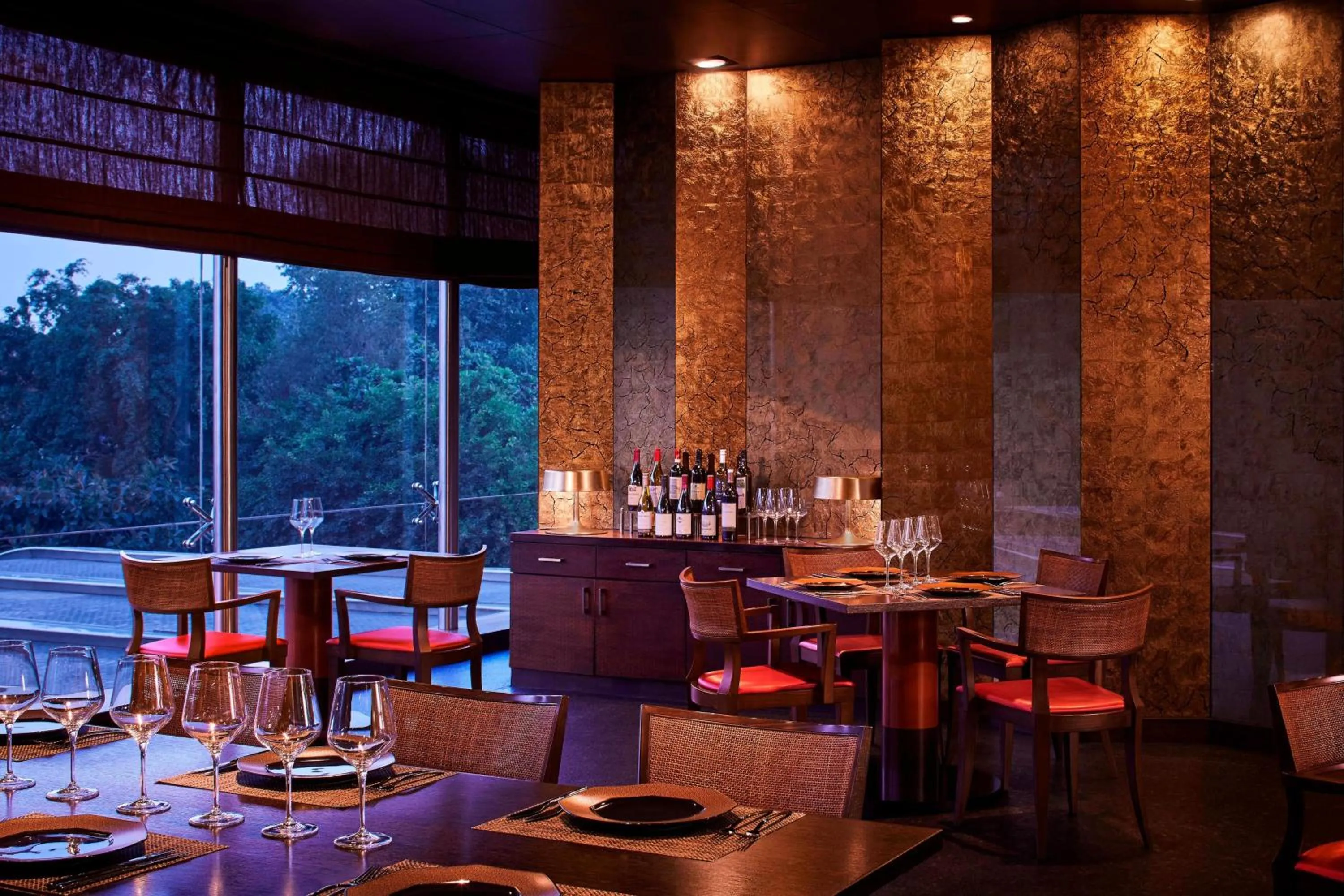 Restaurant/places to eat in Le Meridien New Delhi